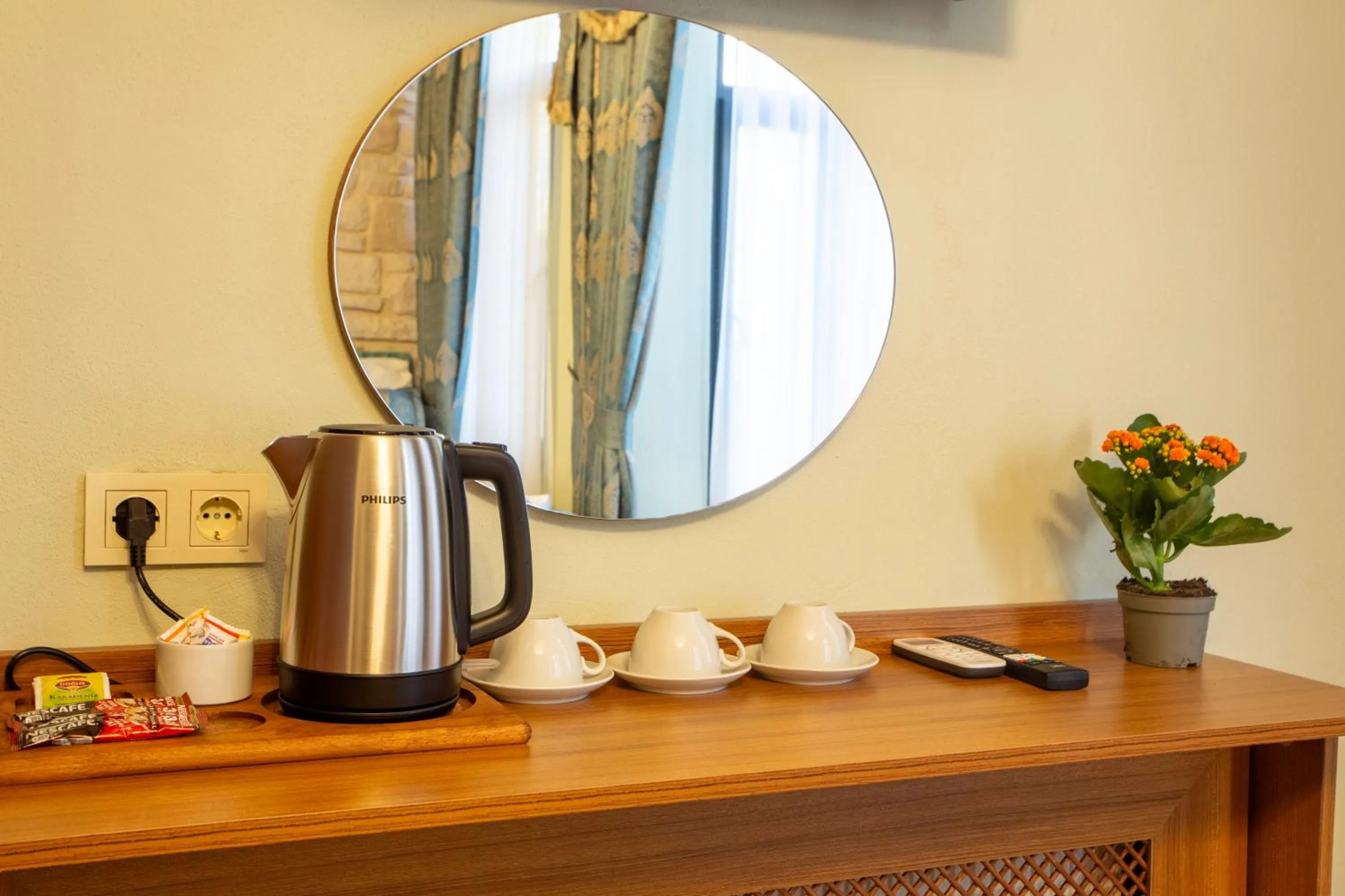 Coffee/tea facilities in Sayina Hotel