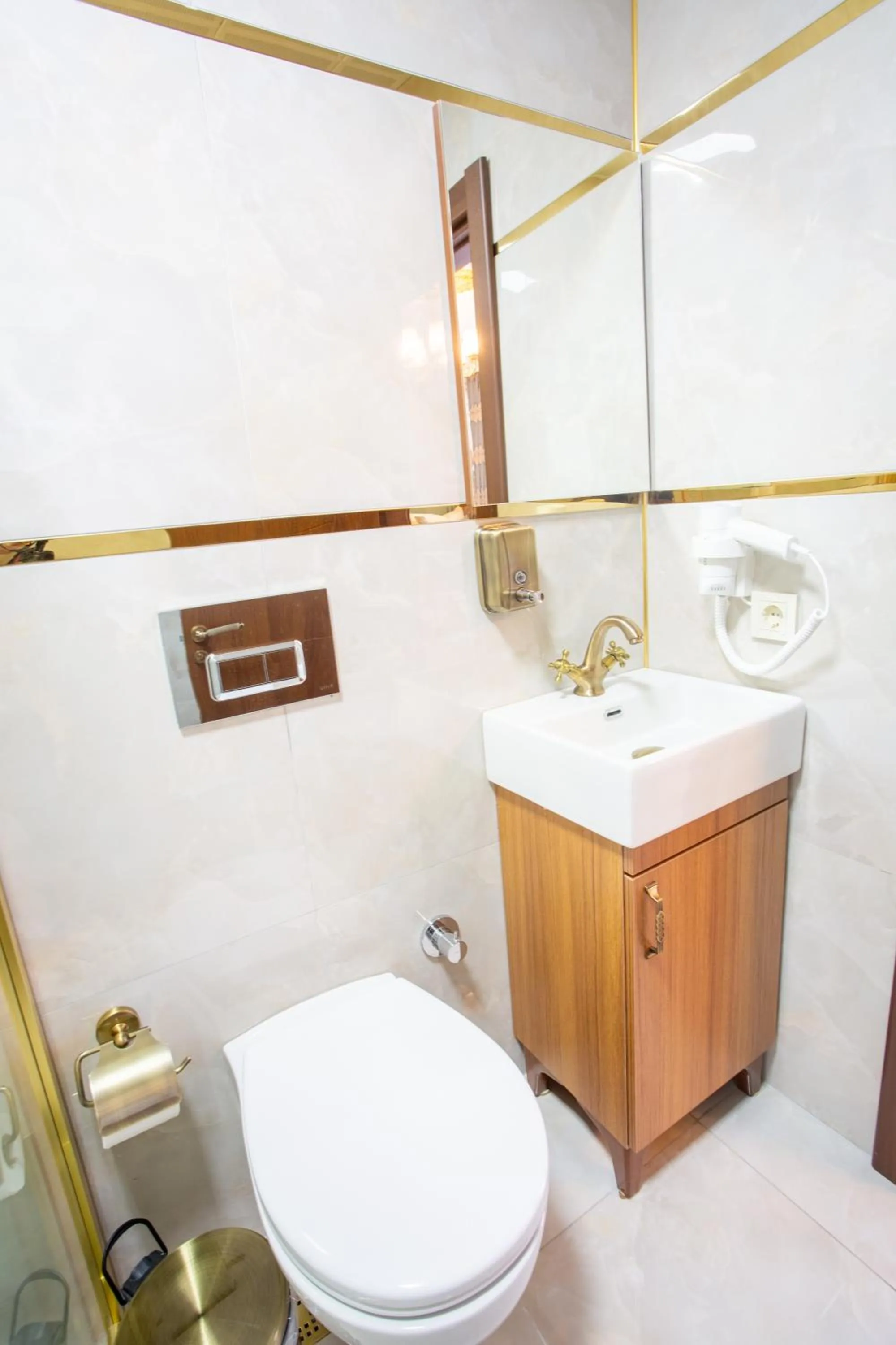 Toilet in Sayina Hotel