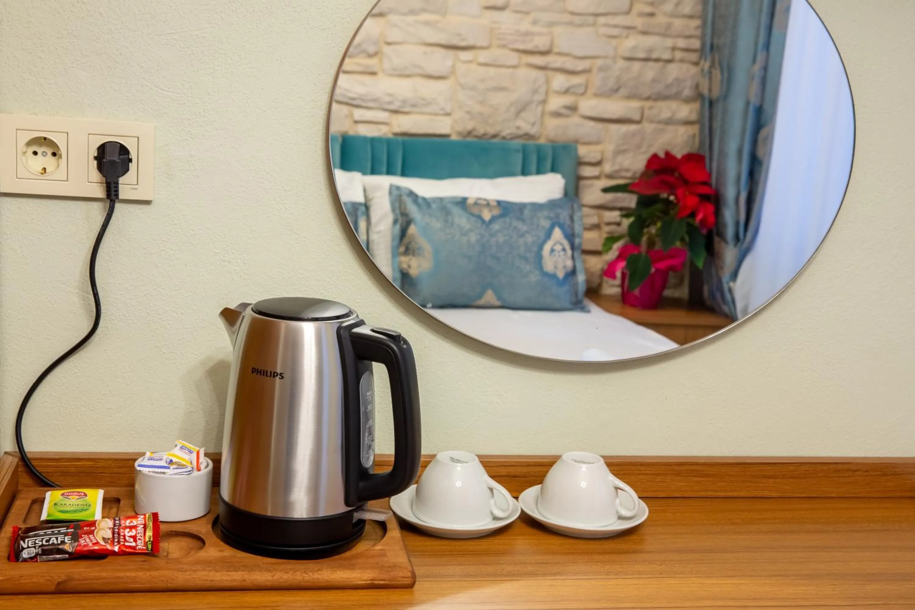 Coffee/tea facilities in Sayina Hotel