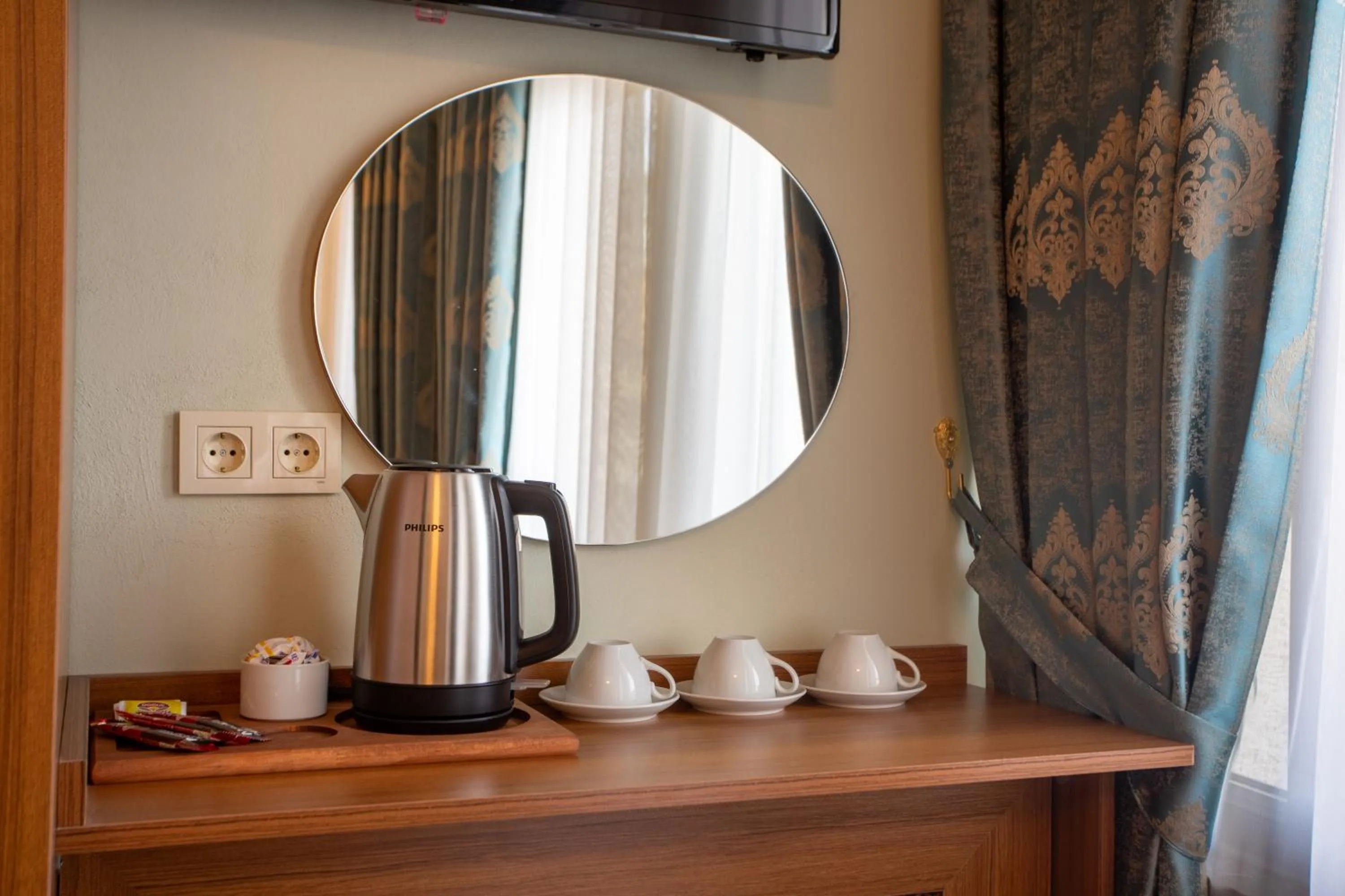 Coffee/tea facilities in Sayina Hotel
