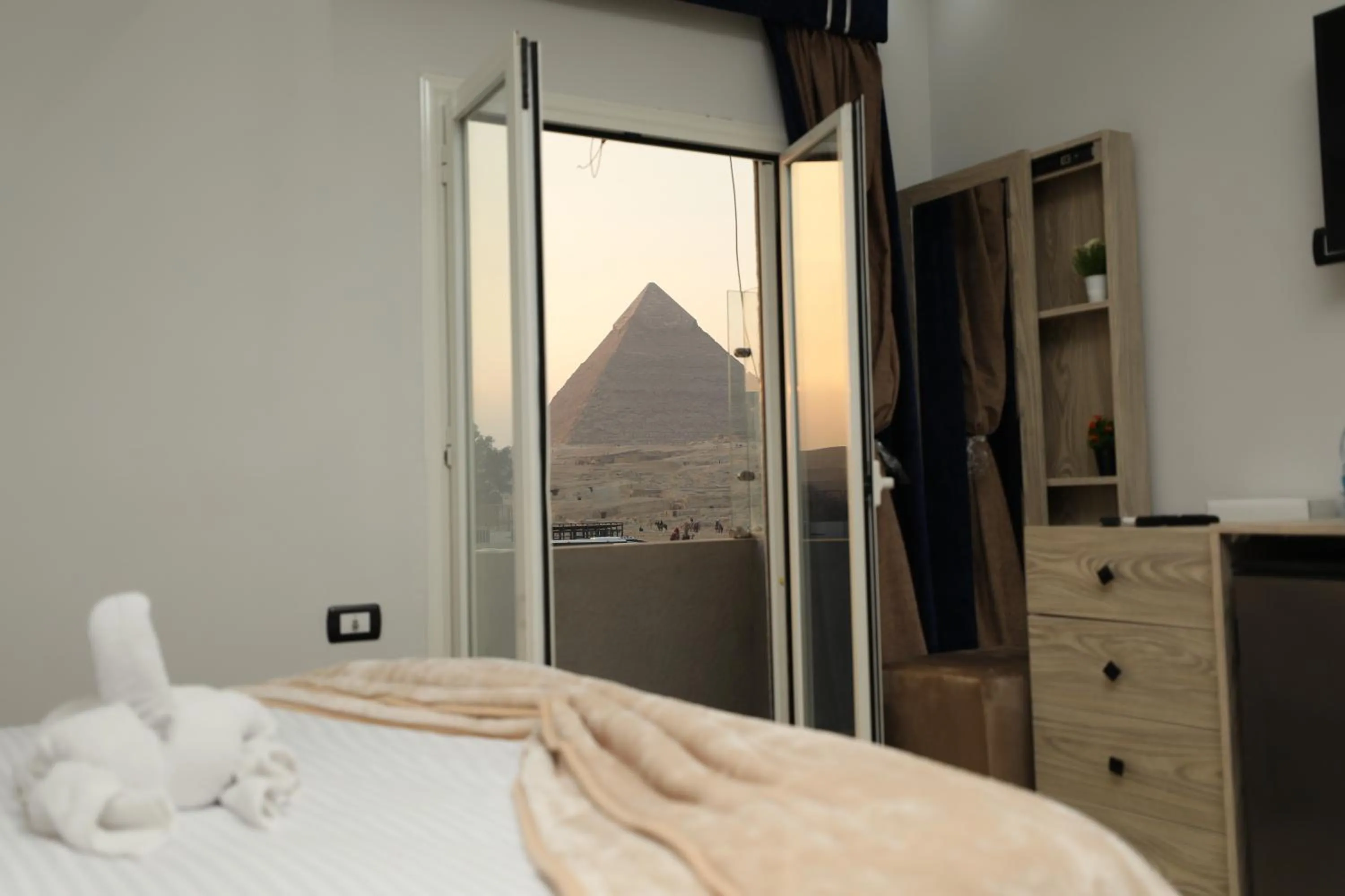 Landmark view, Bed in Capital Of Pyramids Hotel