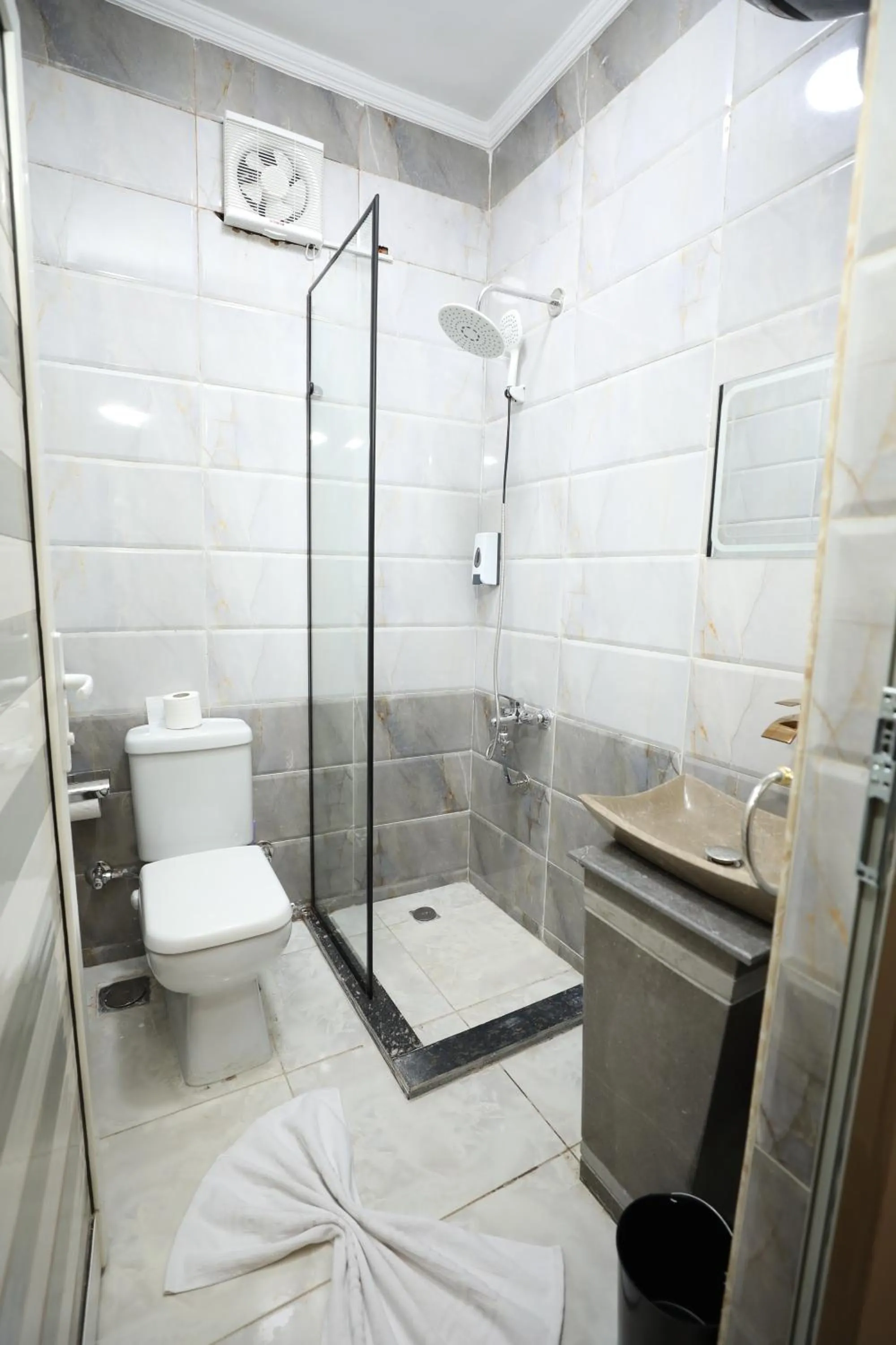 Shower in Capital Of Pyramids Hotel