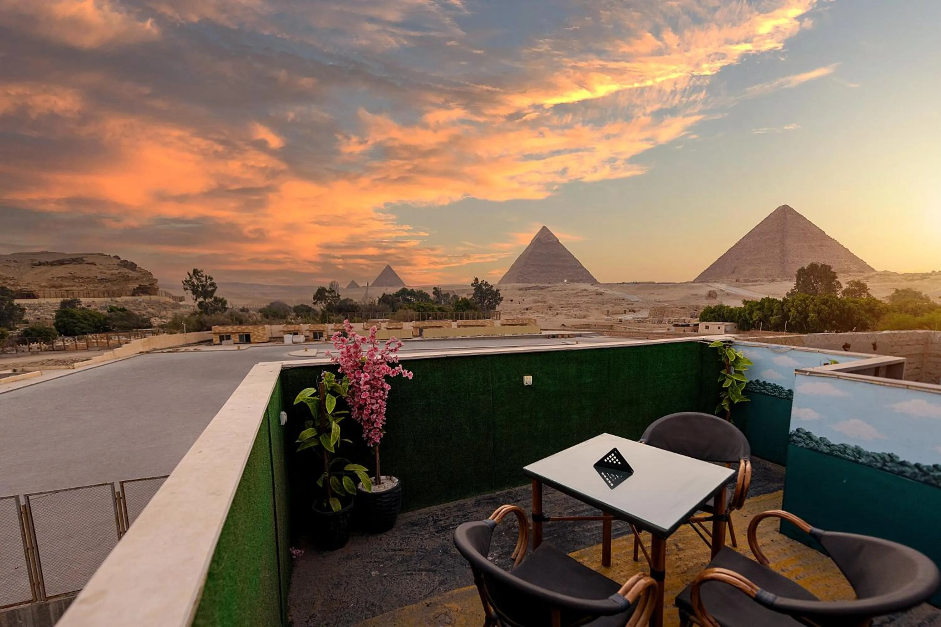 Restaurant/places to eat in Capital Of Pyramids Hotel