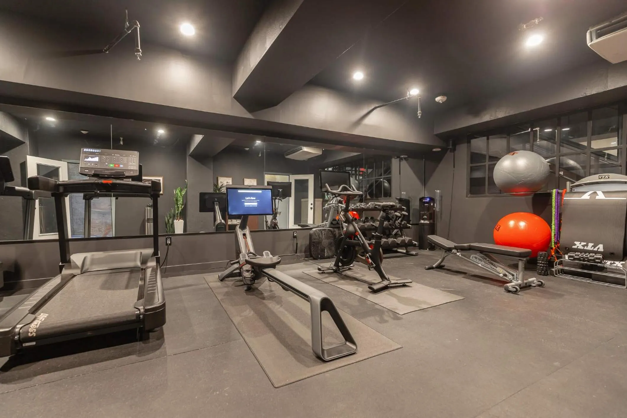 Fitness centre/facilities in The Maverick, powered by Placemakr - River Walk