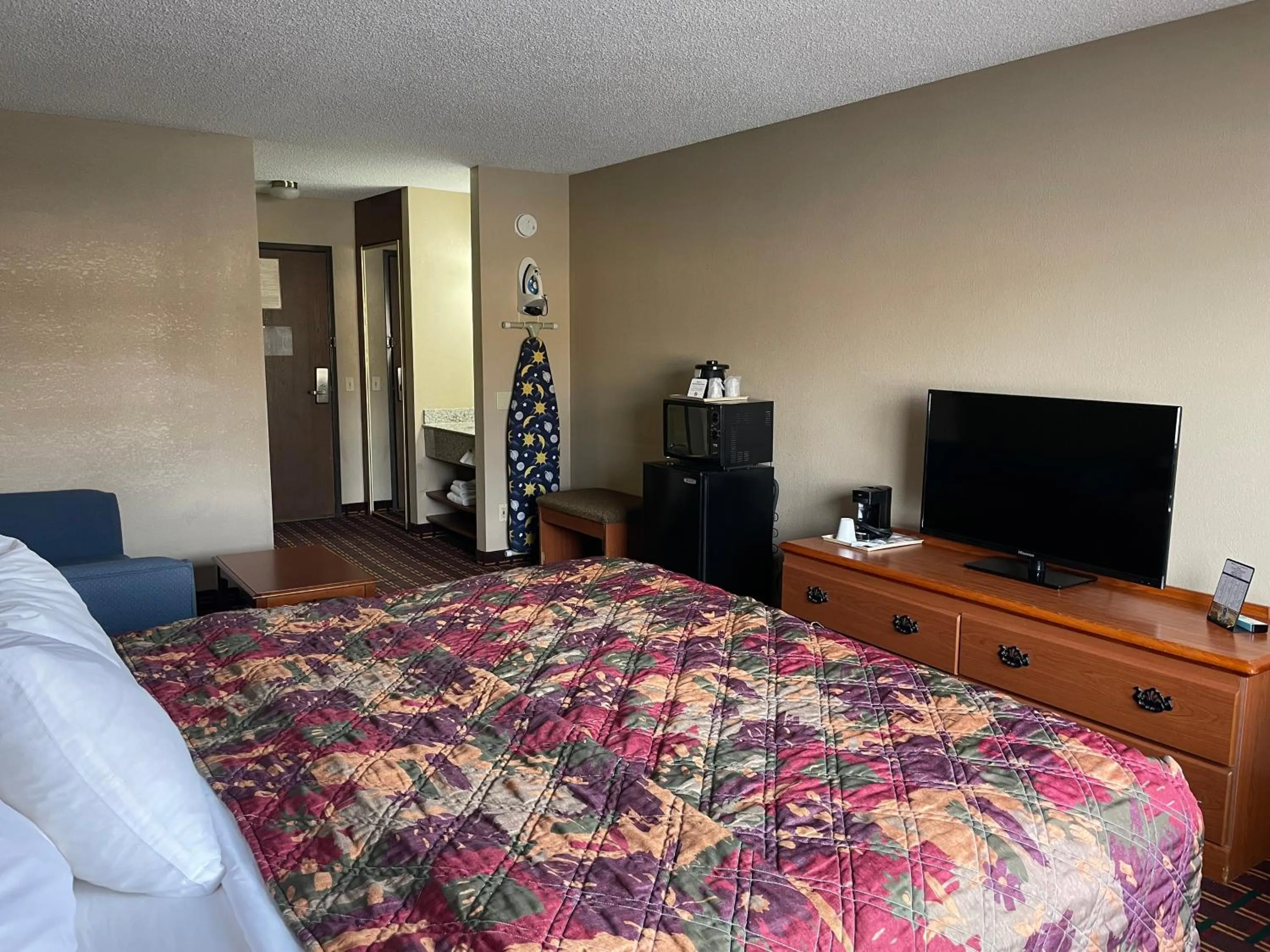 Photo of the whole room, Bed in The Inn