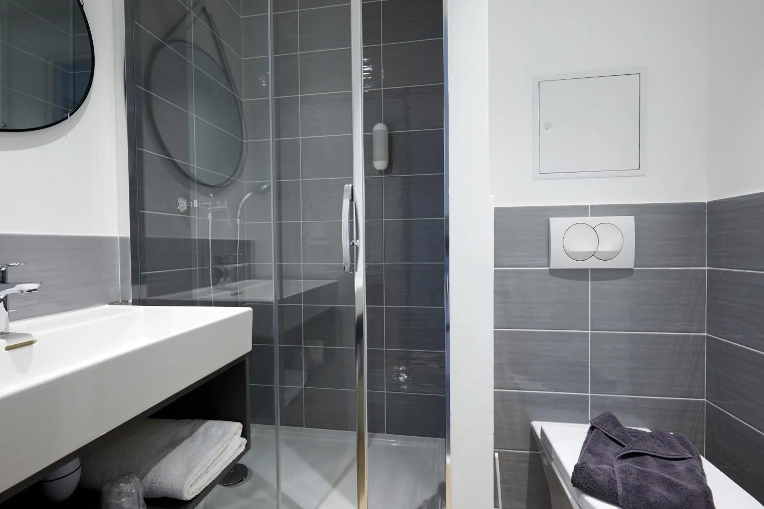 Shower in KYRIAD DIRECT Orleans - La Chapelle St Mesmin