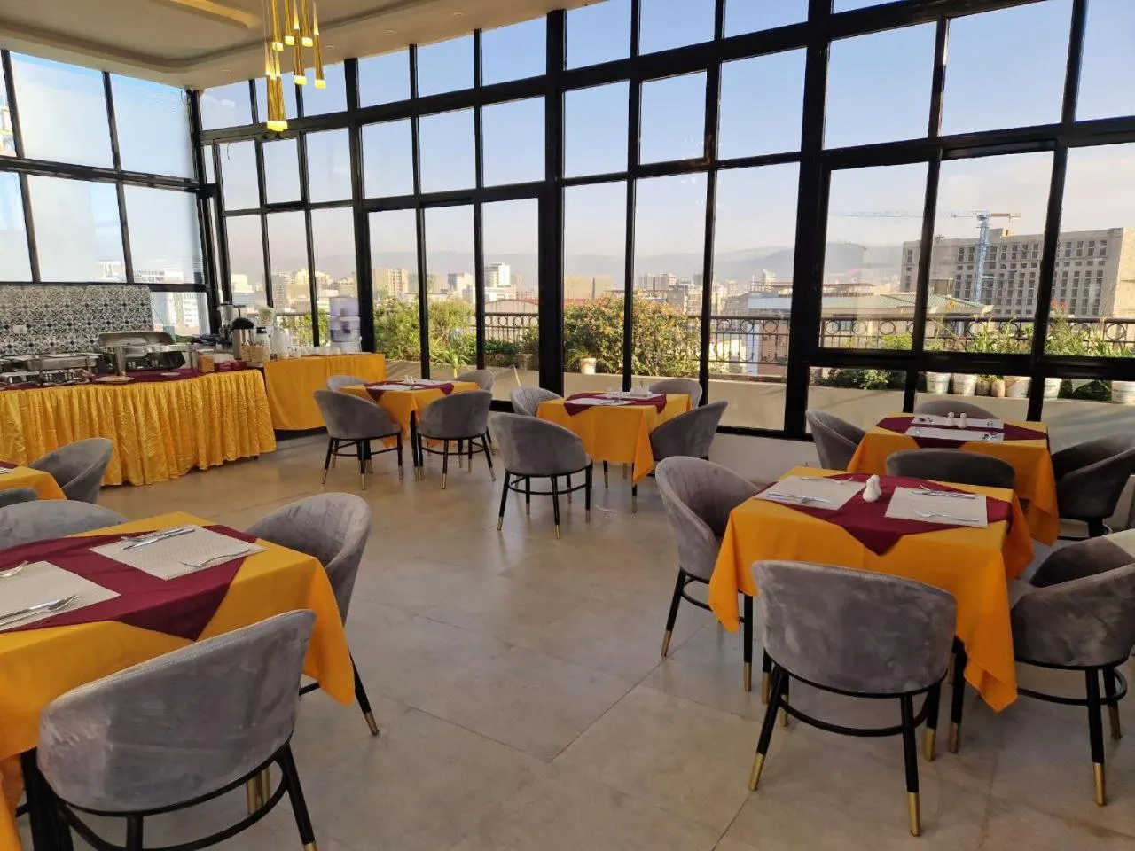 Restaurant/places to eat in Zemilo Hotel Apartment