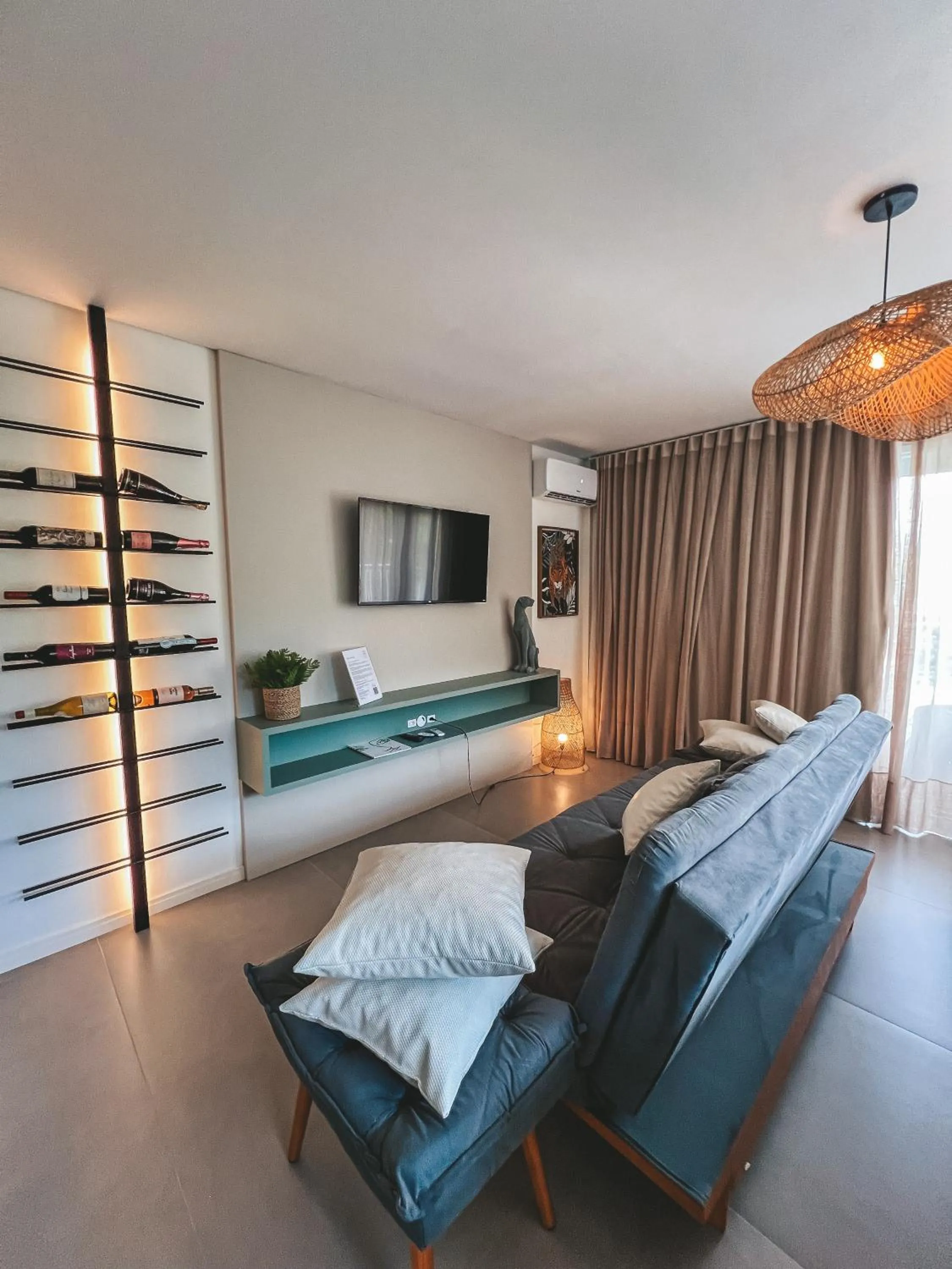 Living room, Bed in Villa Verde Bangalô - Garopaba - SC