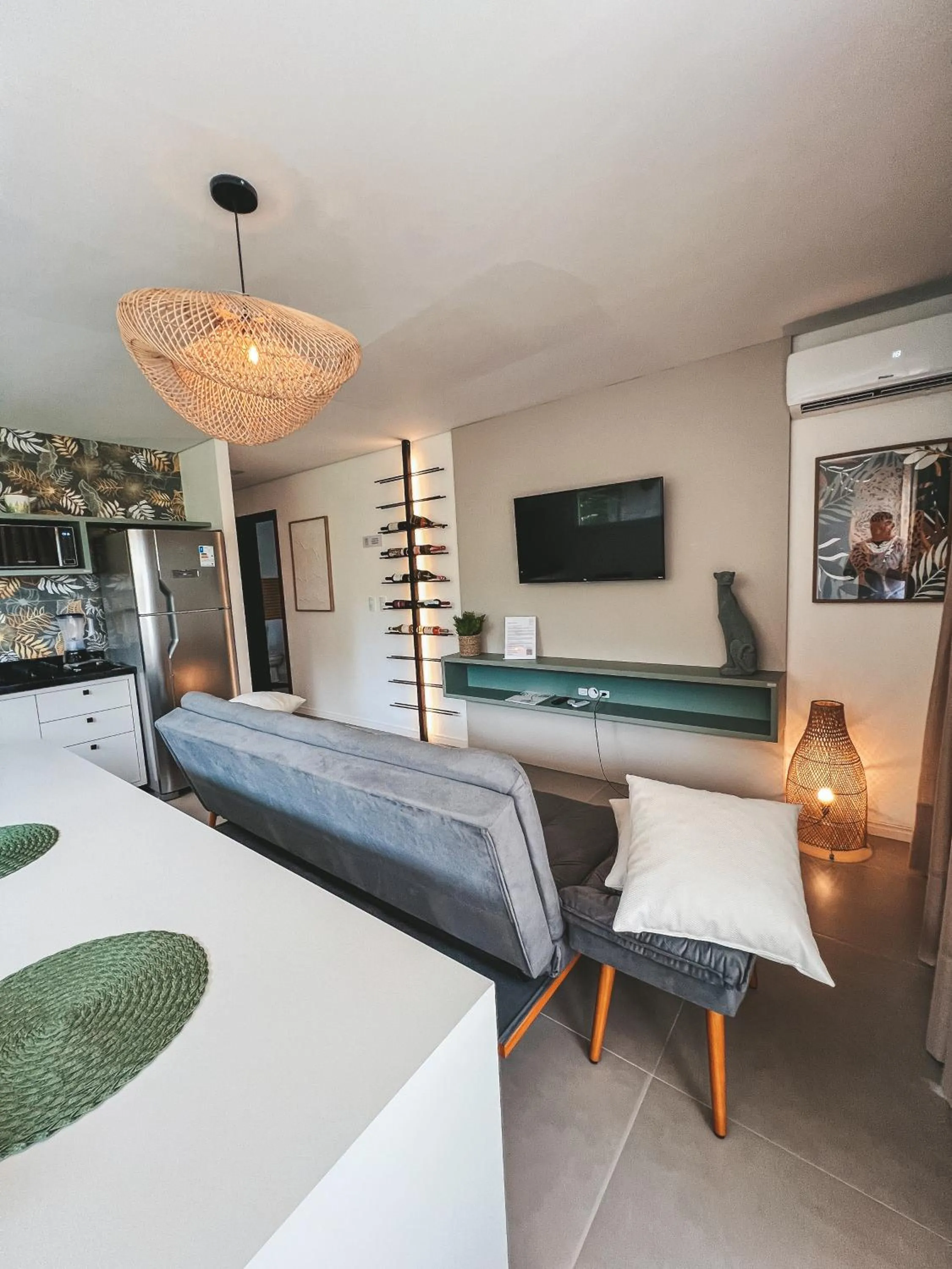 Communal lounge/ TV room, Bed in Villa Verde Bangalô - Garopaba - SC