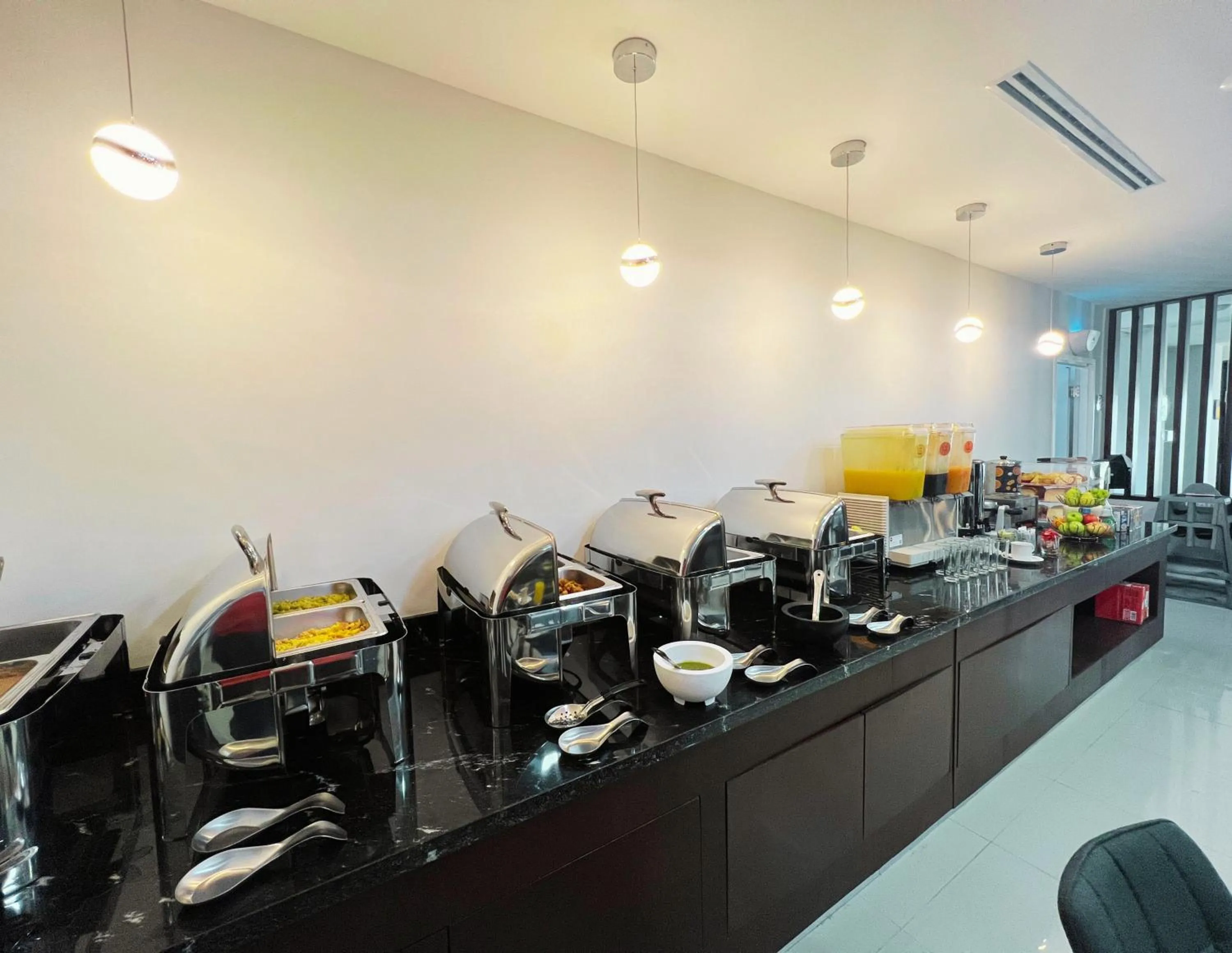 Buffet breakfast in La Quinta by Wyndham Reynosa