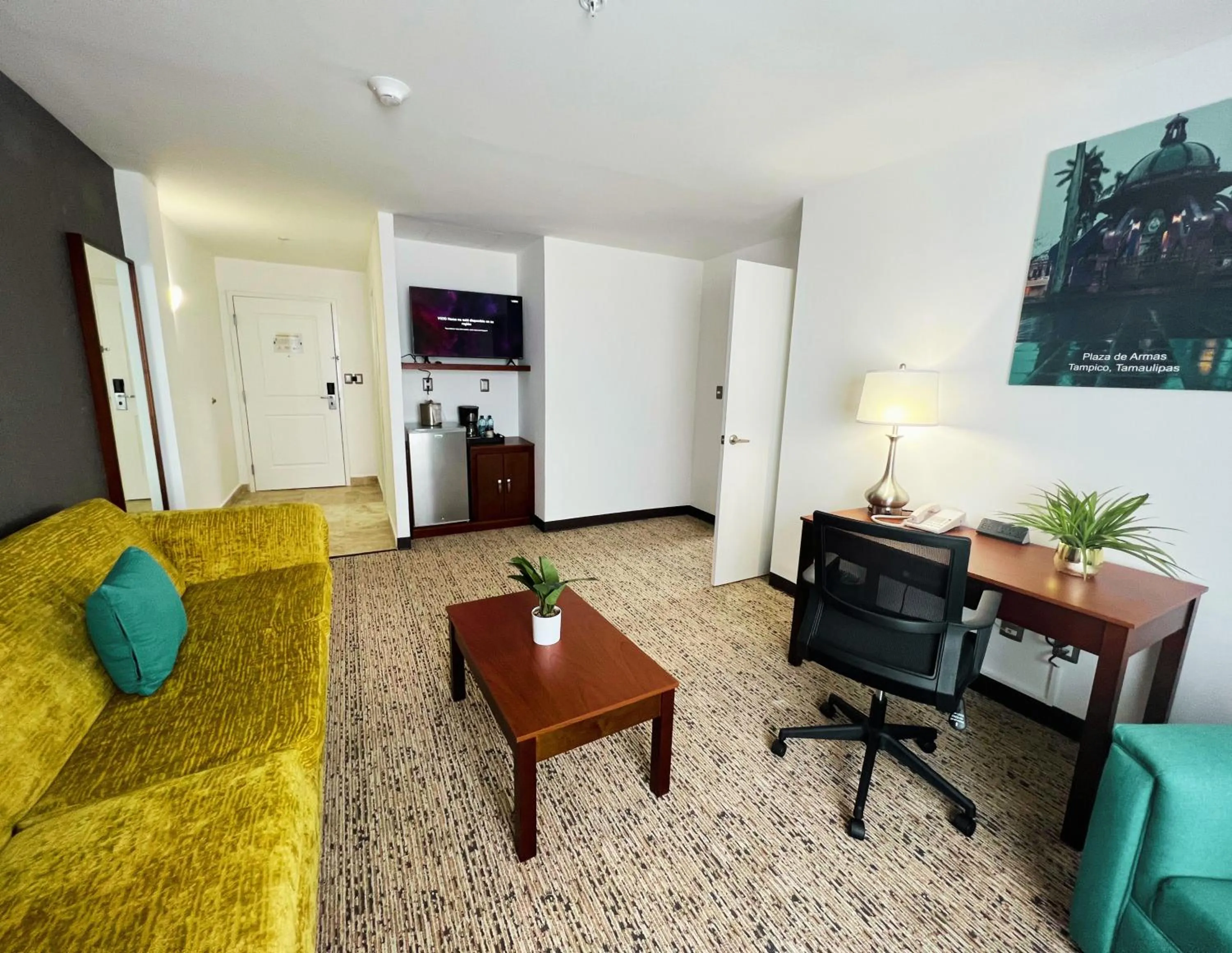 Seating area in La Quinta by Wyndham Reynosa