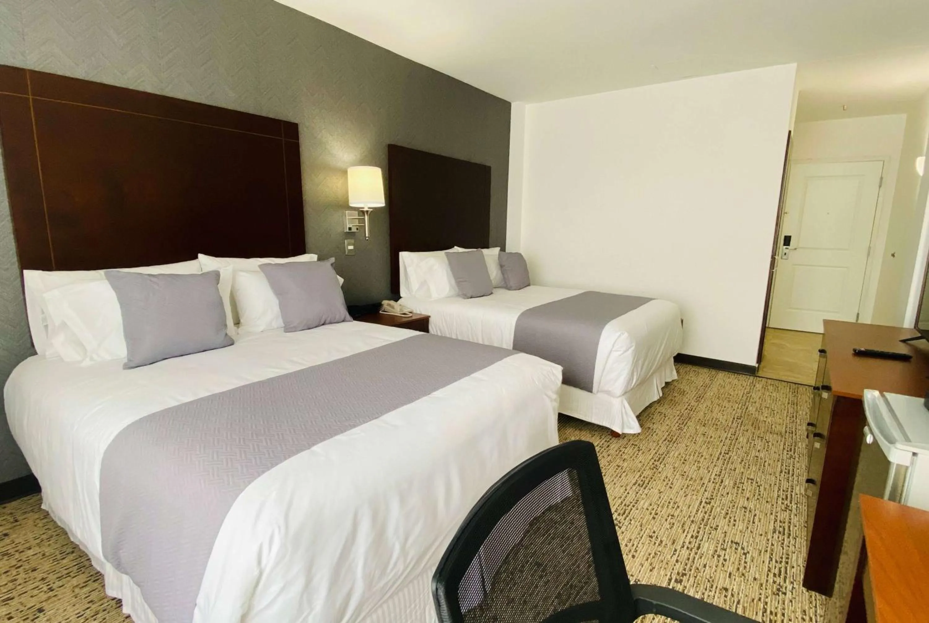 Photo of the whole room, Bed in La Quinta by Wyndham Reynosa