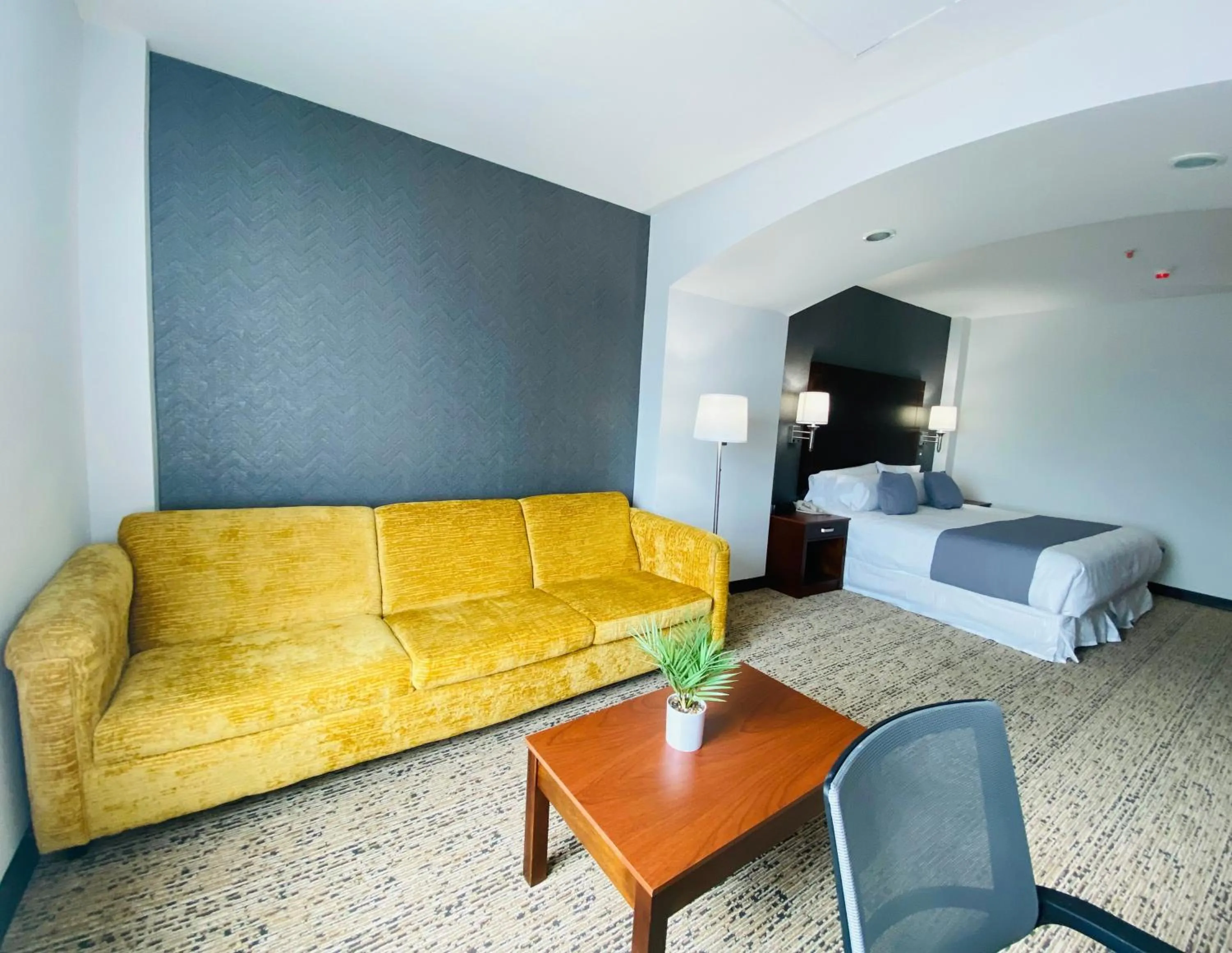 Bedroom, Bed in La Quinta by Wyndham Reynosa