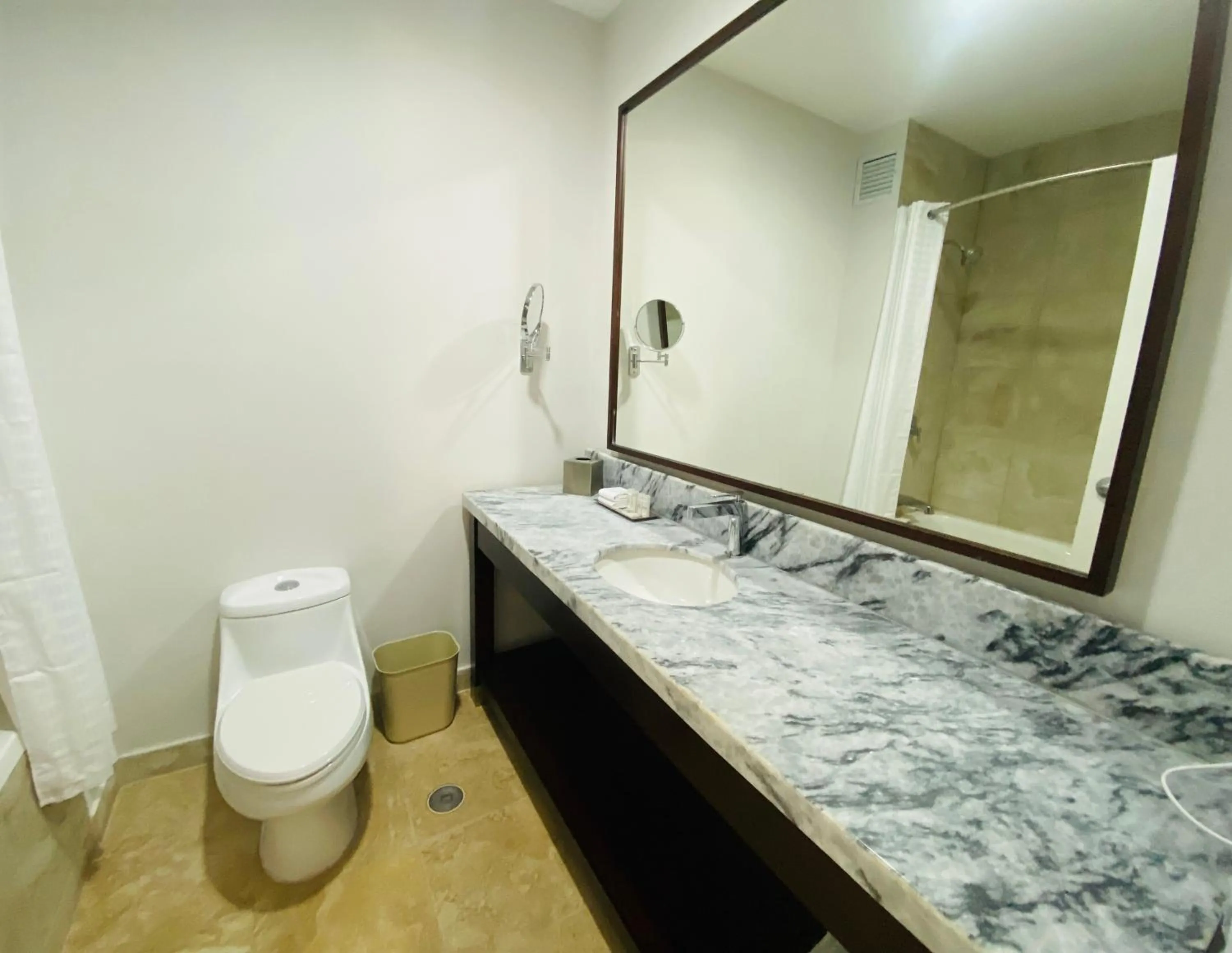 Bathroom, Bed in La Quinta by Wyndham Reynosa