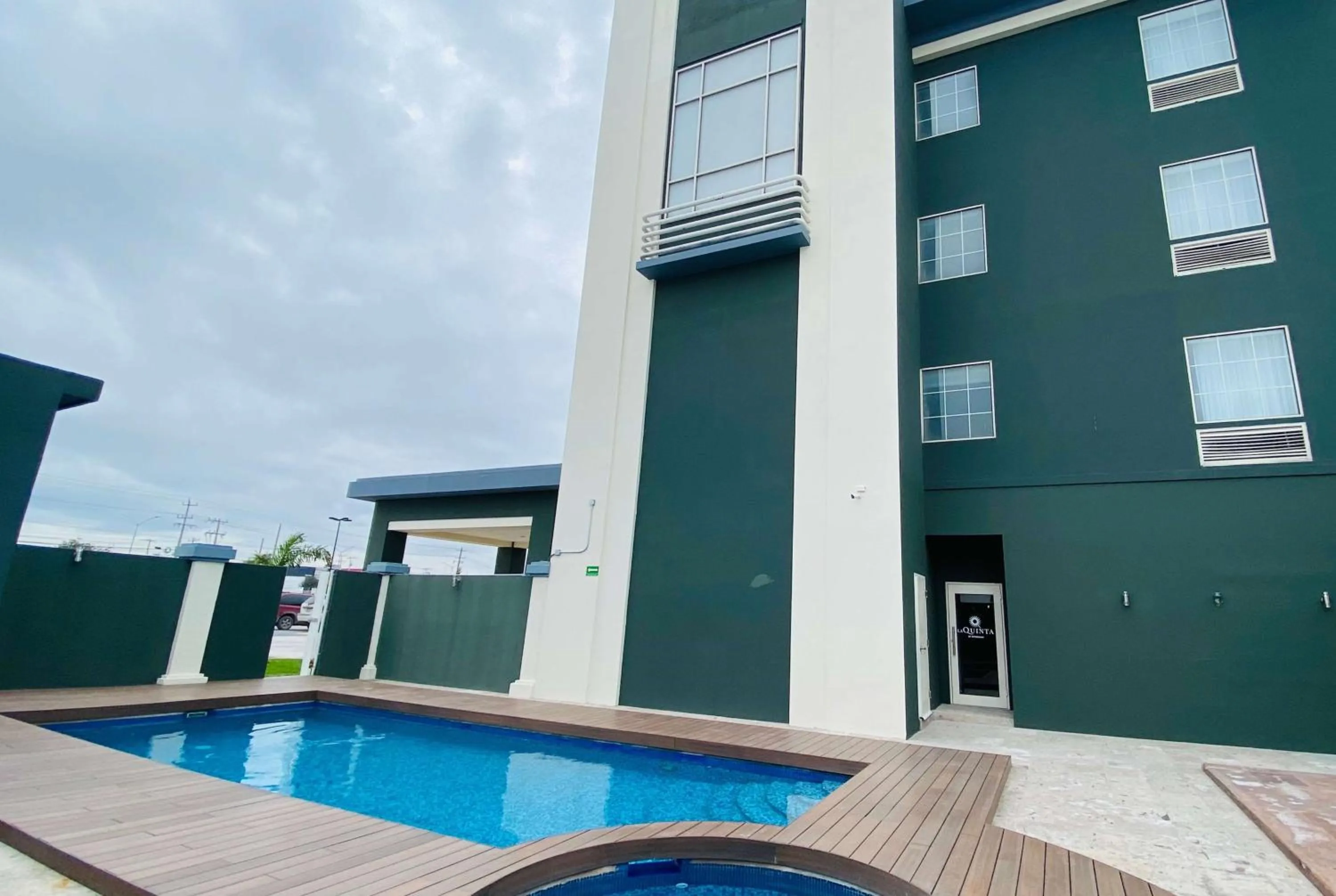 Pool view in La Quinta by Wyndham Reynosa