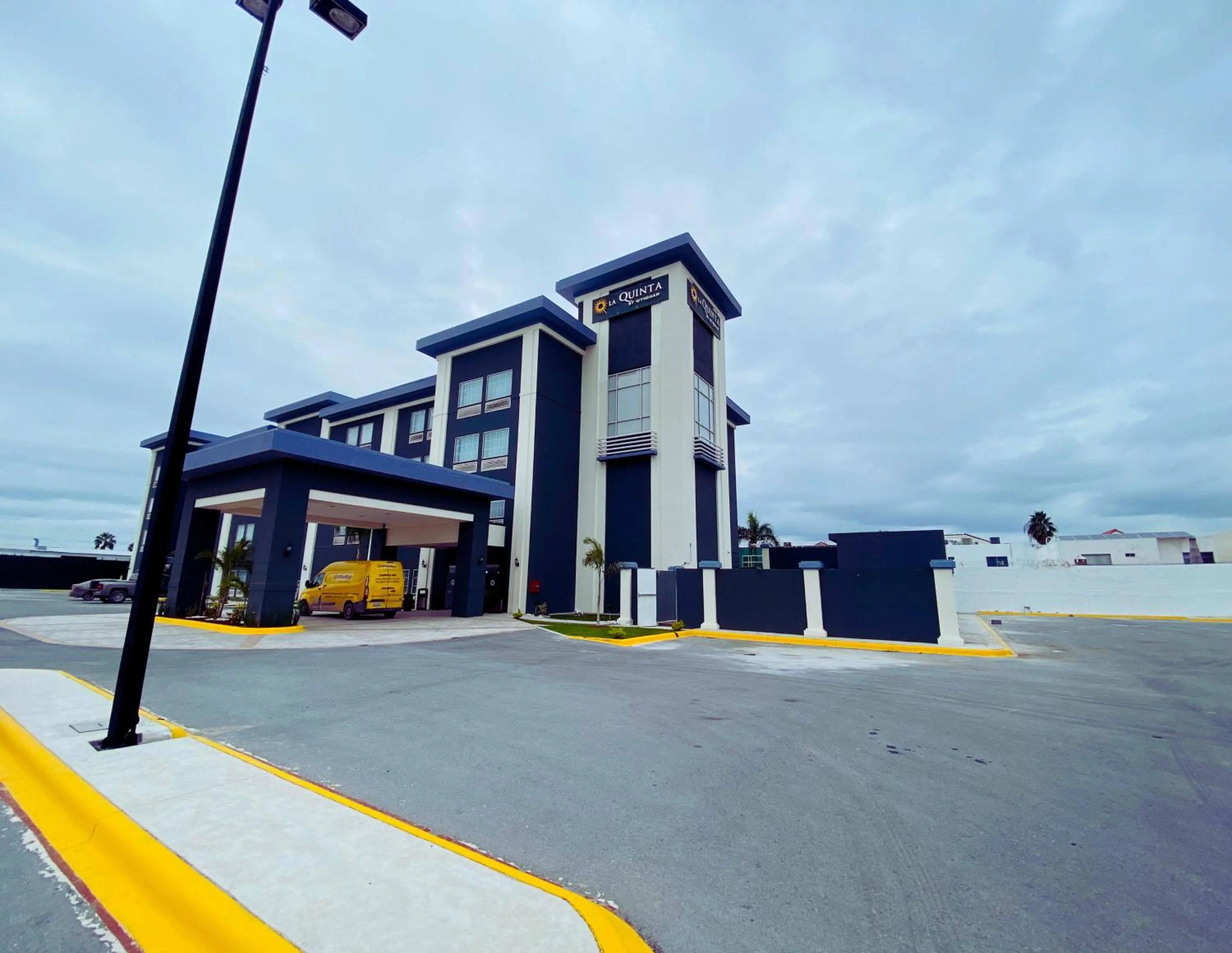 Property building in La Quinta by Wyndham Reynosa