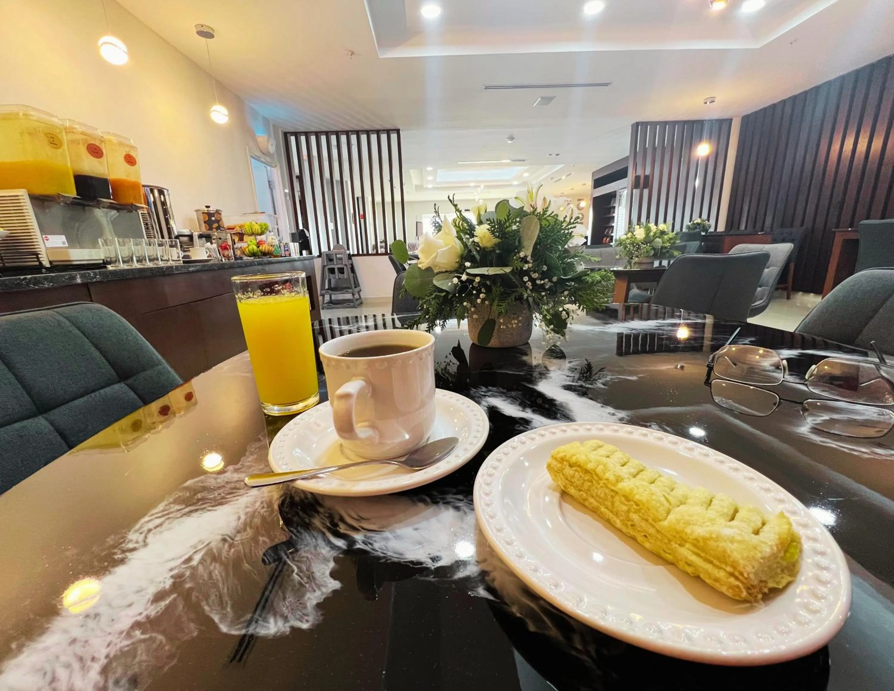 Food and drinks in La Quinta by Wyndham Reynosa