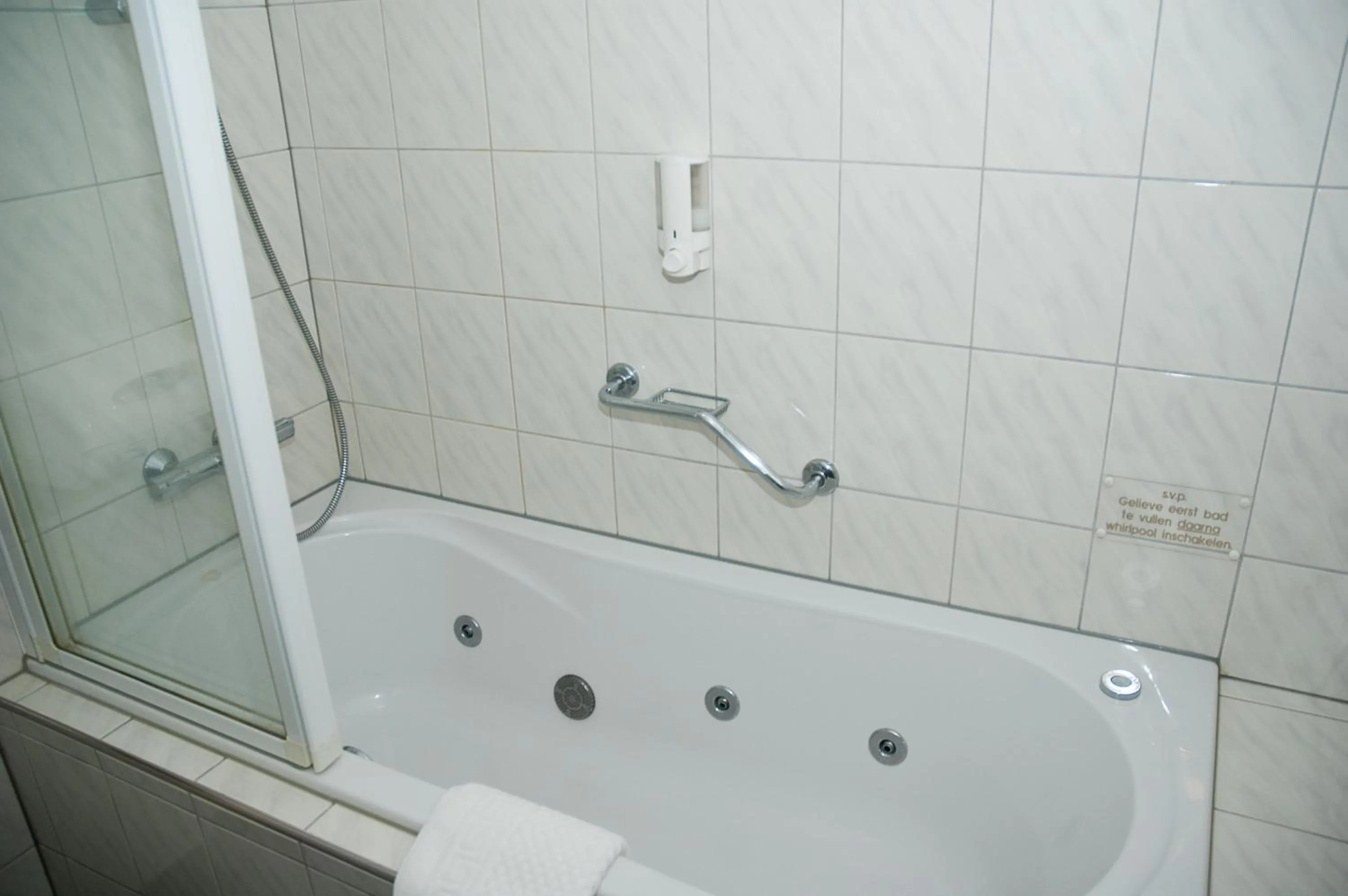 Bathroom in Fletcher Hotel - Restaurant Steenwijk