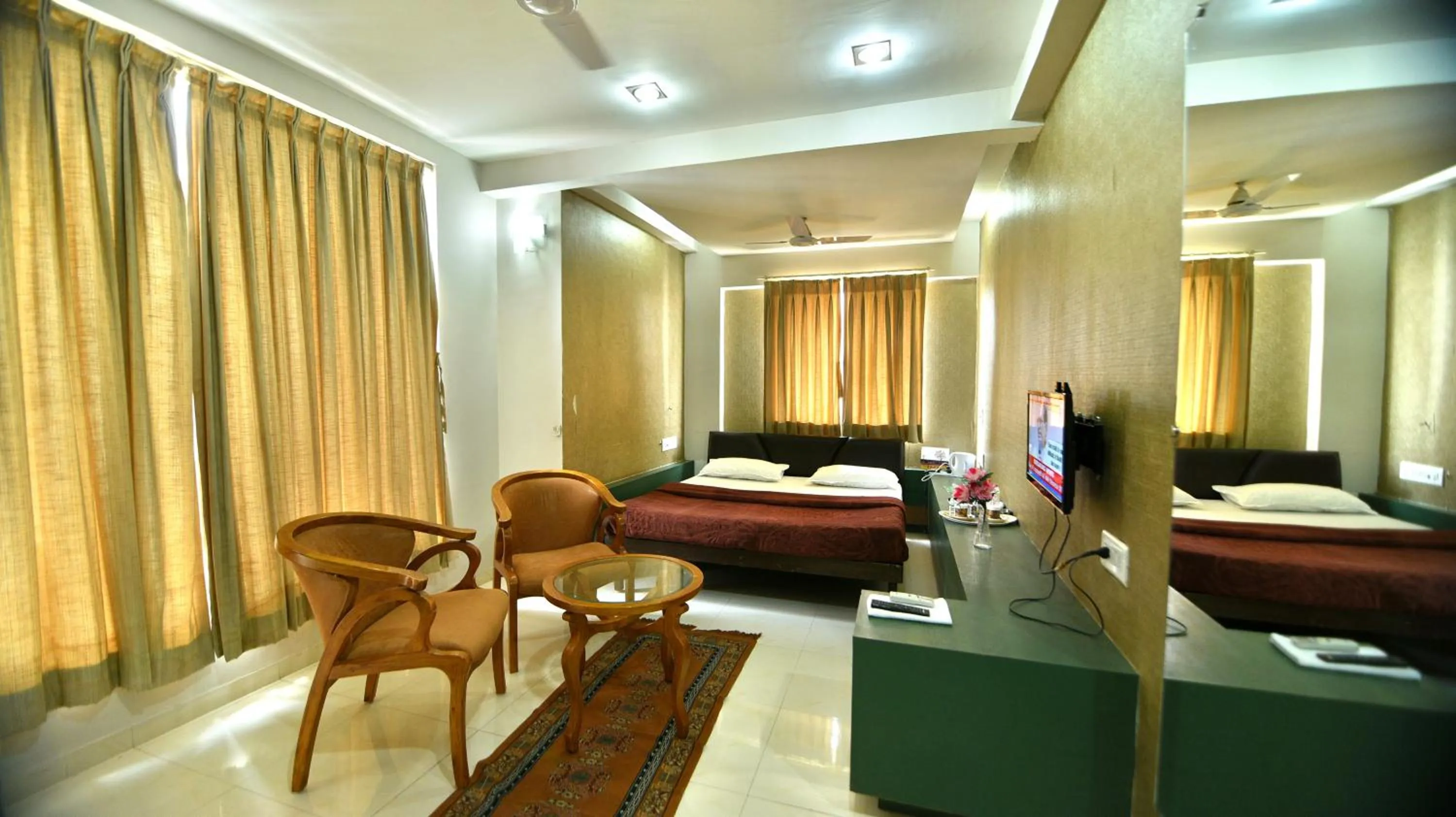 Bedroom, Bed in Hotel Isher International