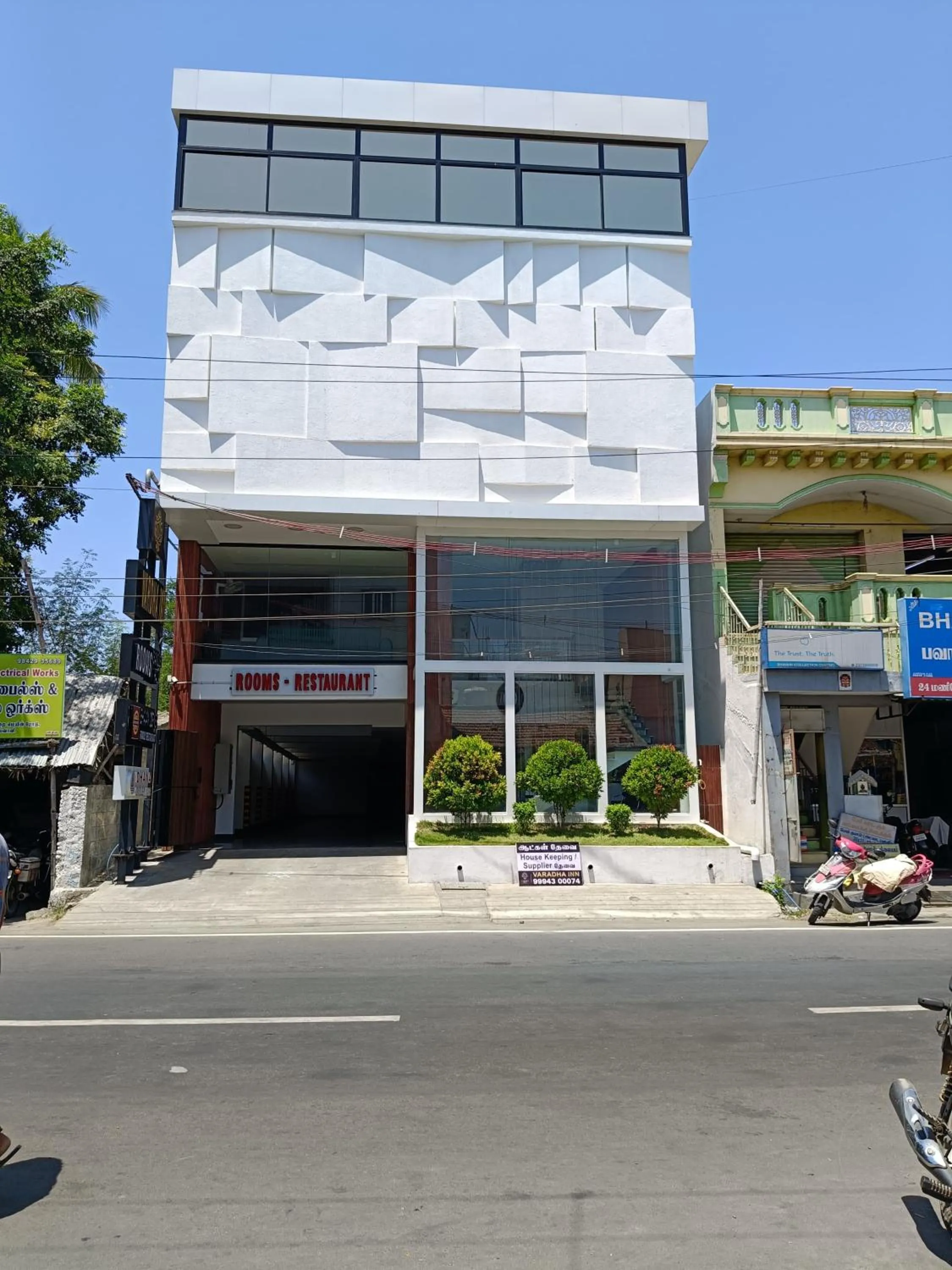 Property building in HOTEL VARDHA Inn
