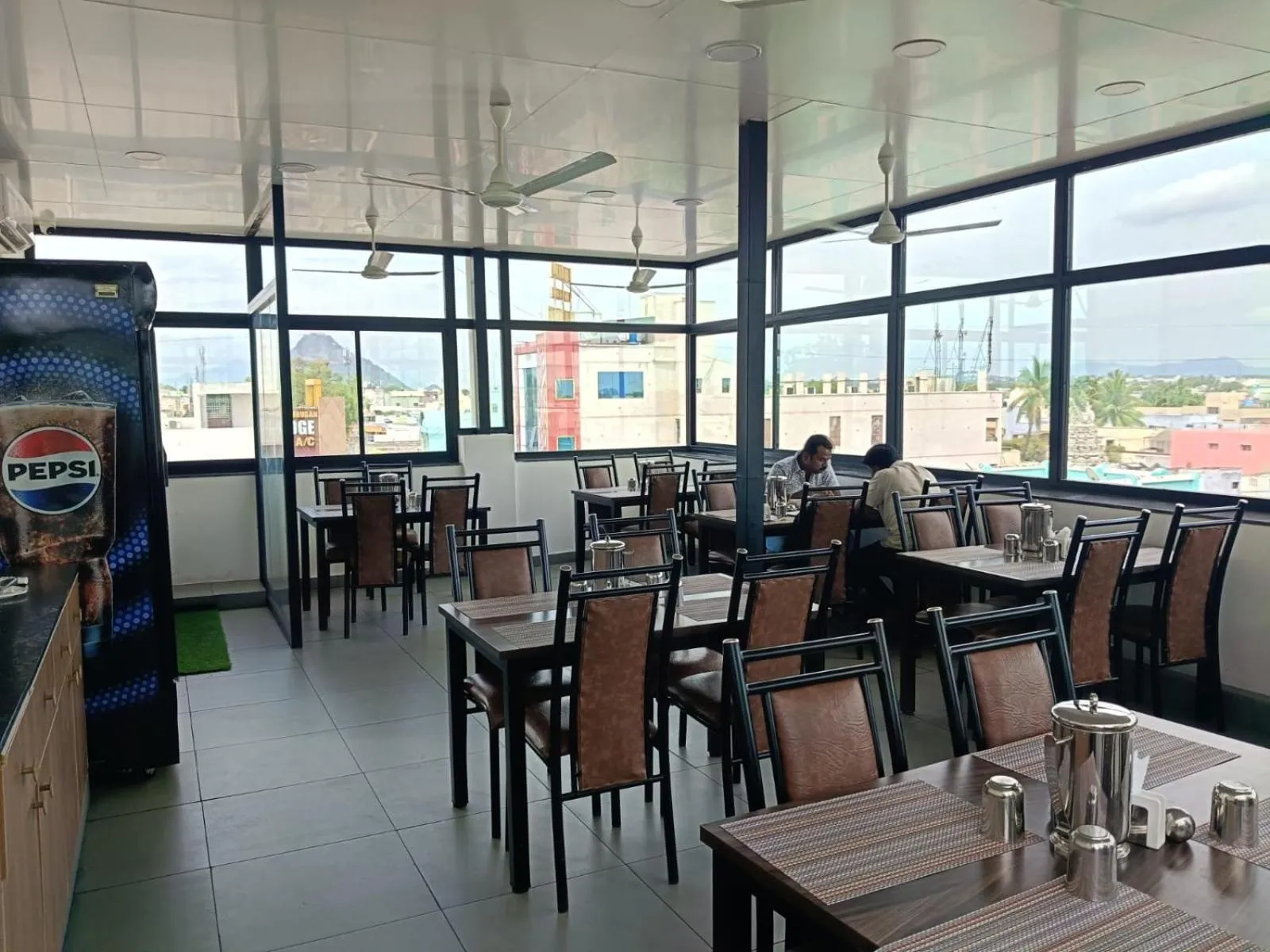 Restaurant/places to eat in HOTEL VARDHA Inn