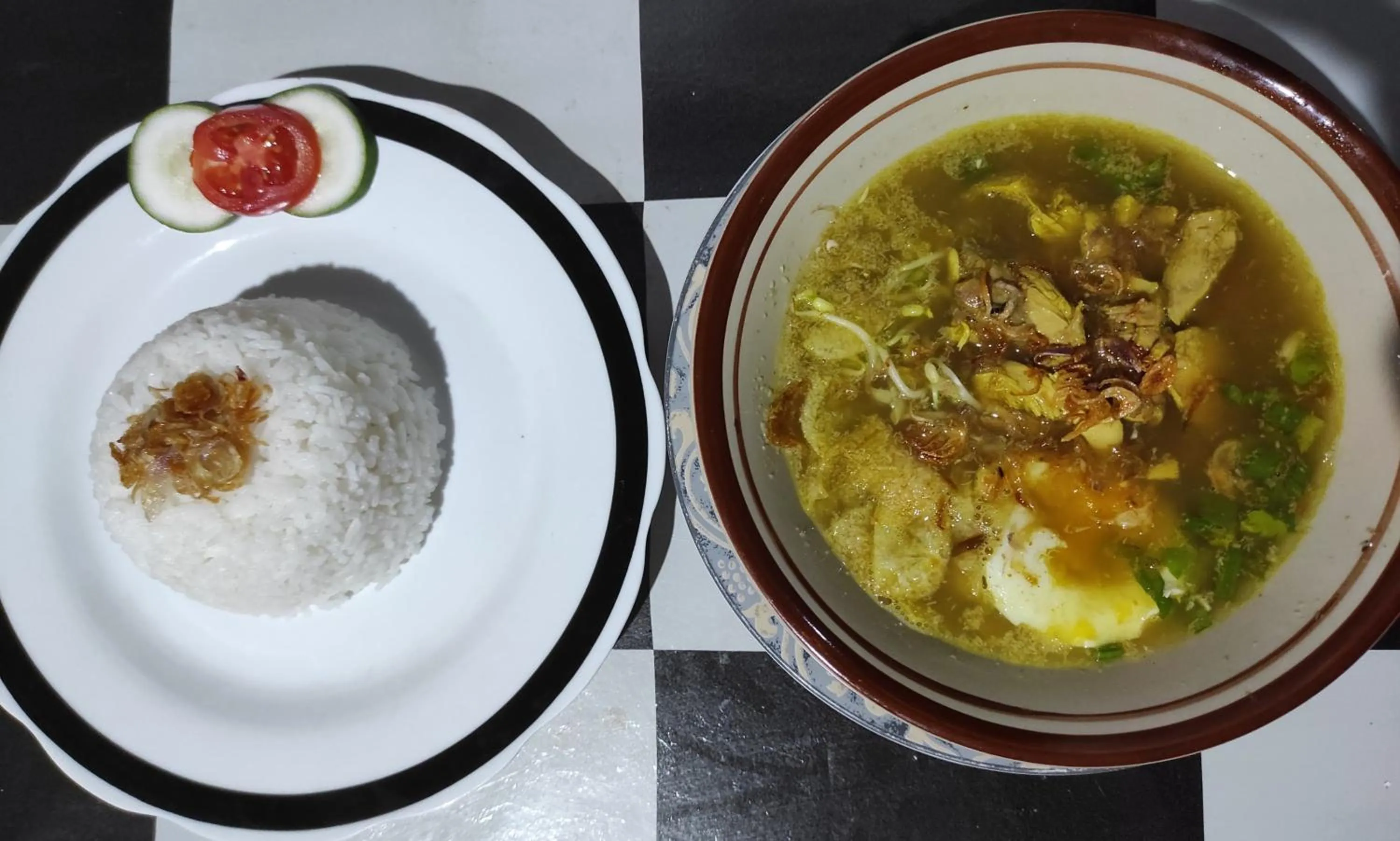 Restaurant/places to eat in Yoschi's Hotel Bromo