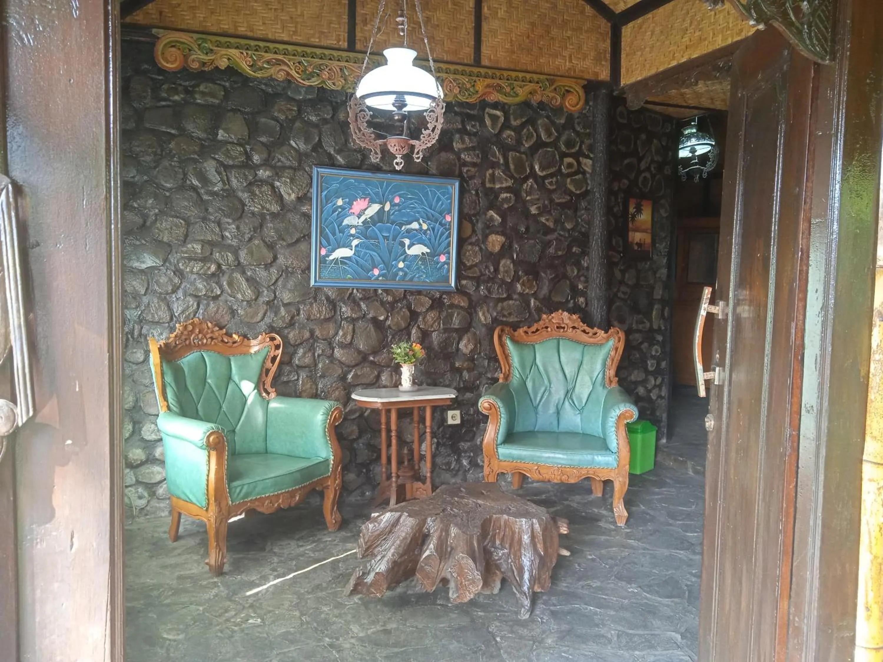 Living room in Yoschi's Hotel Bromo