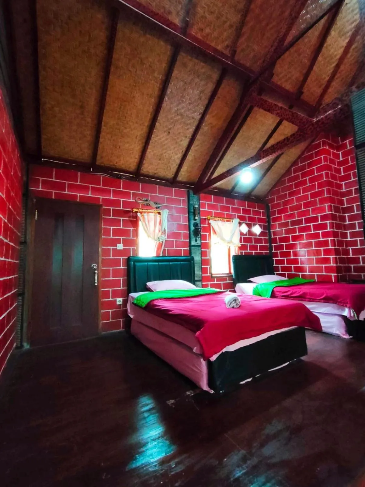 Bed in Yoschi's Hotel Bromo