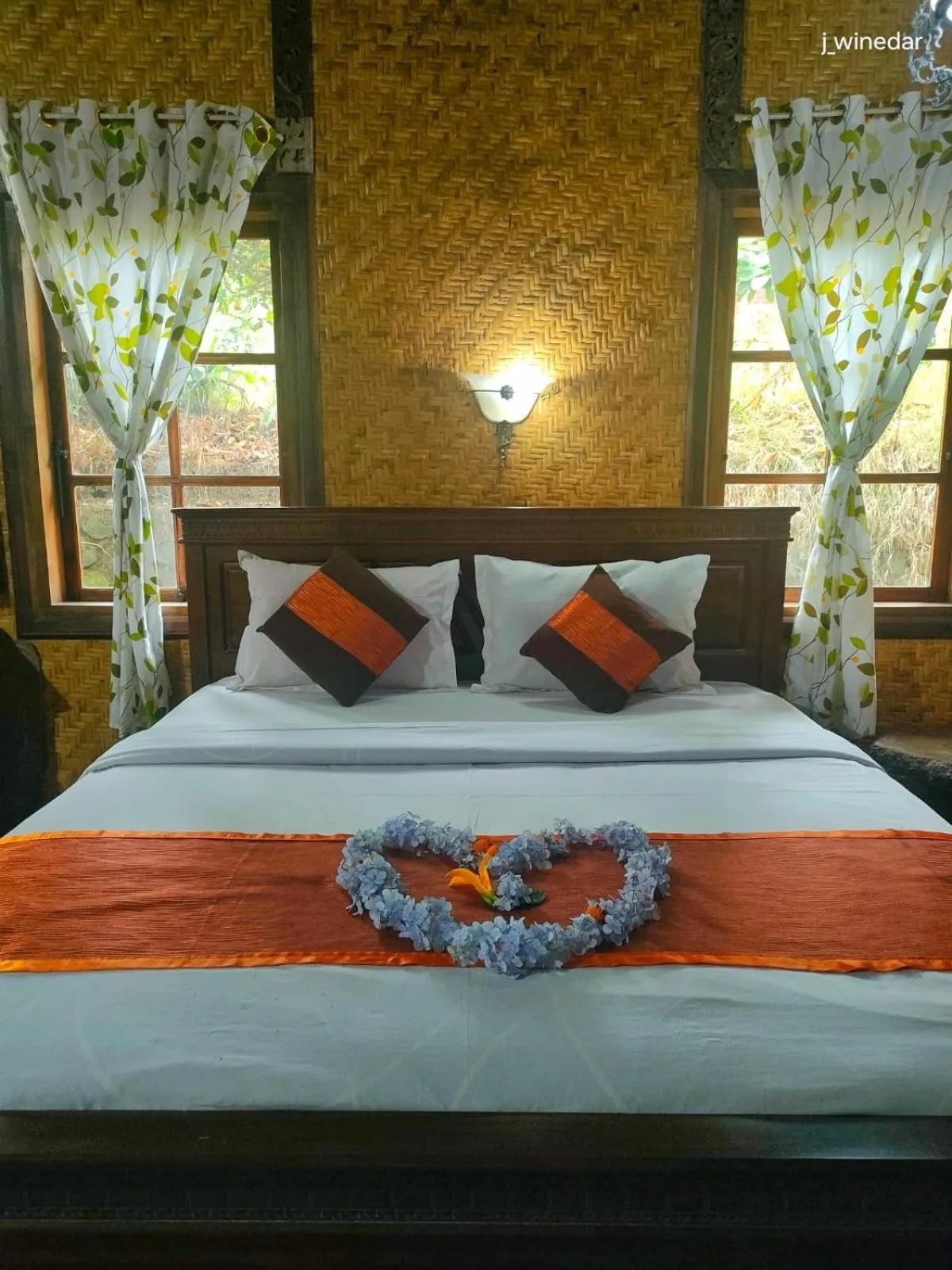 Bed in Yoschi's Hotel Bromo