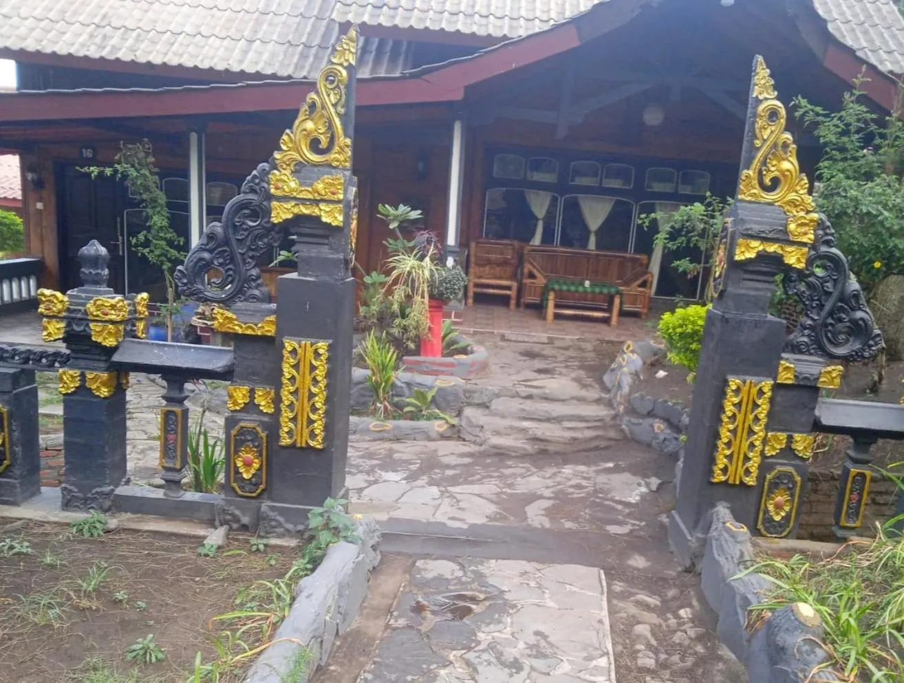 Day in Yoschi's Hotel Bromo