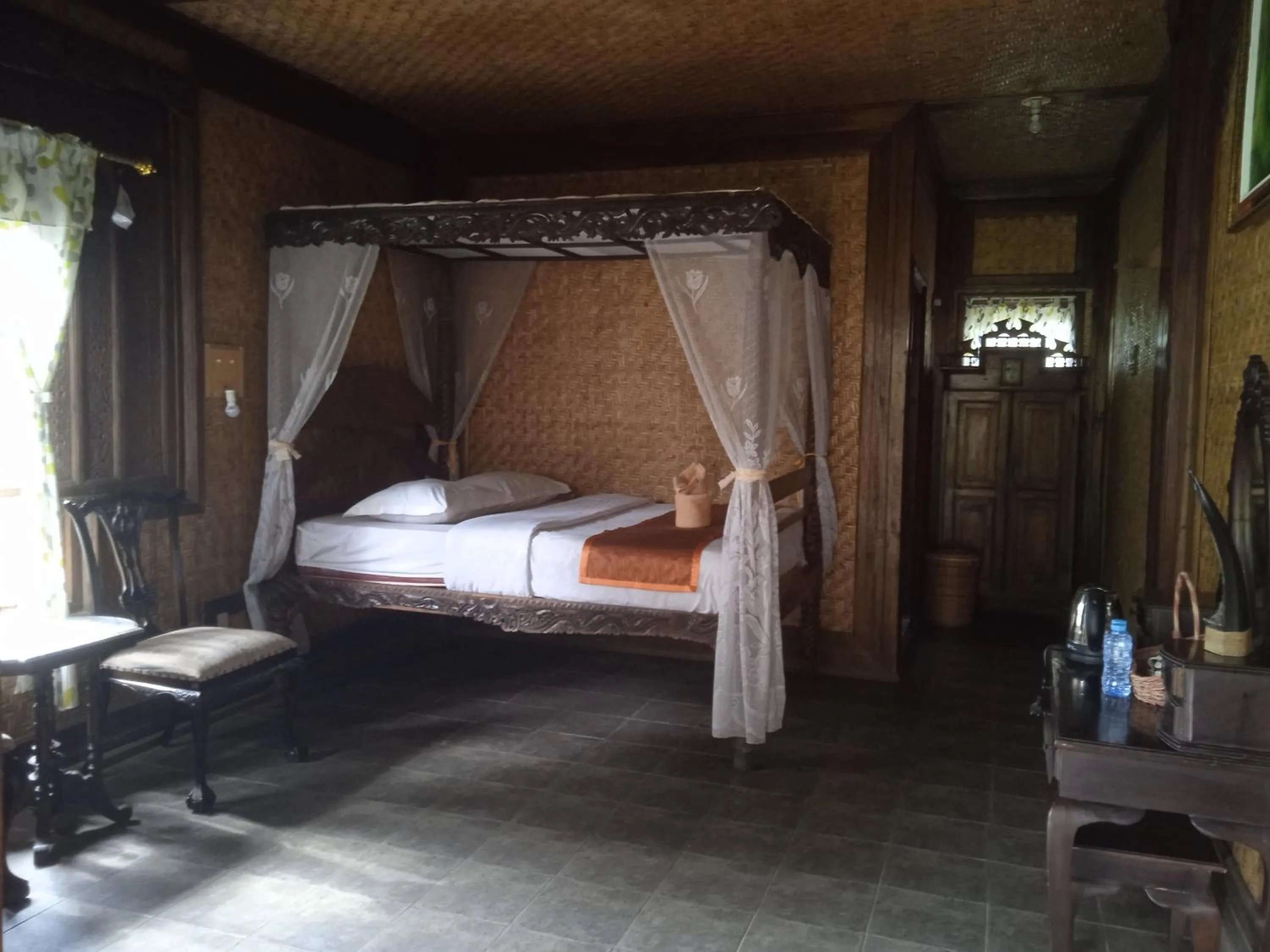 Bed in Yoschi's Hotel Bromo