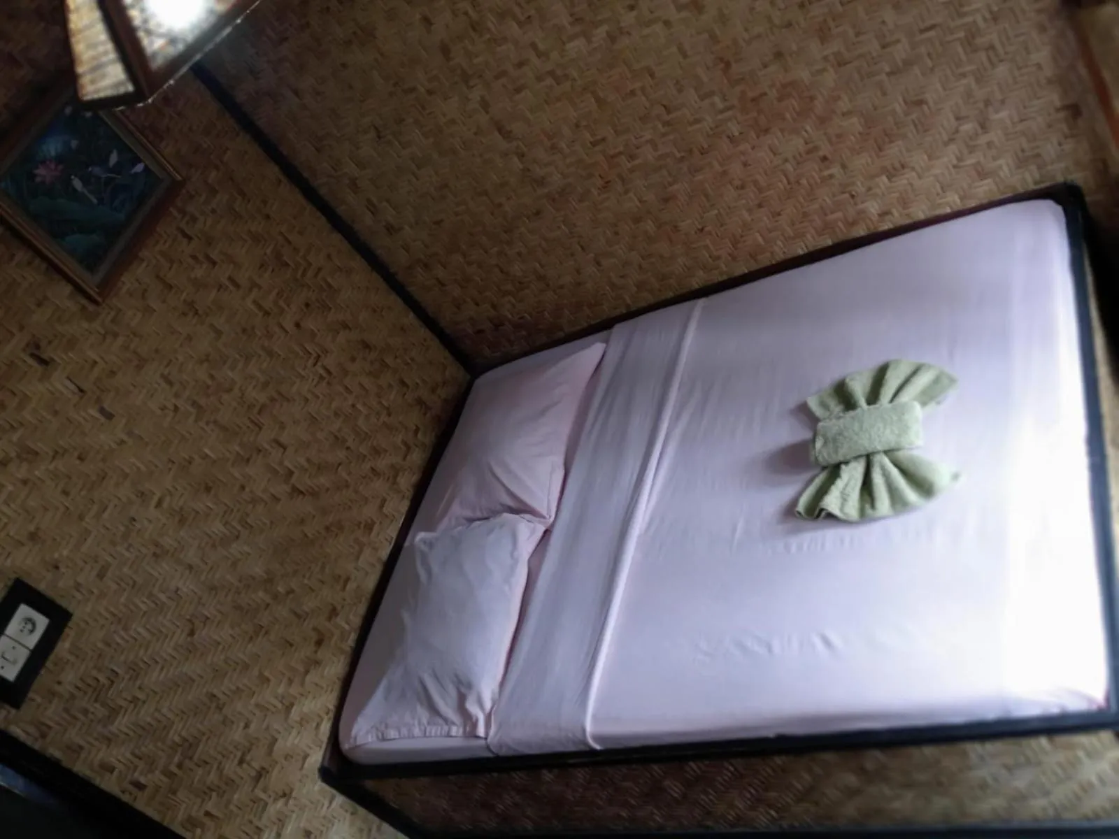 Bed in Yoschi's Hotel Bromo