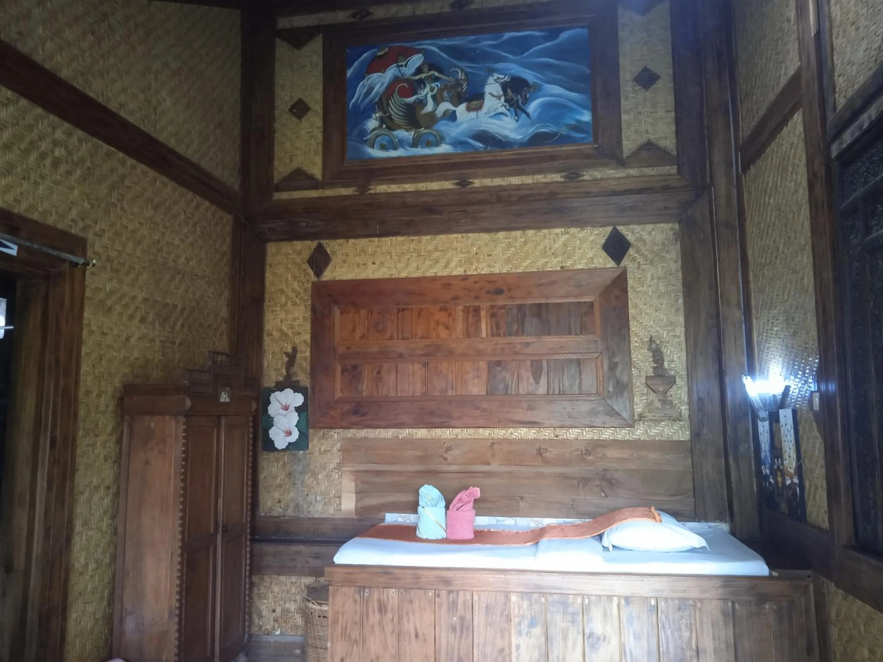 Bed in Yoschi's Hotel Bromo