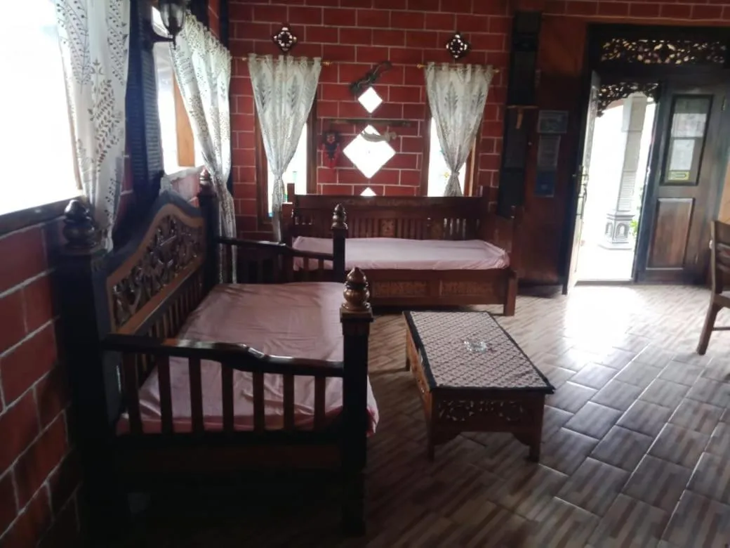 Bed in Yoschi's Hotel Bromo