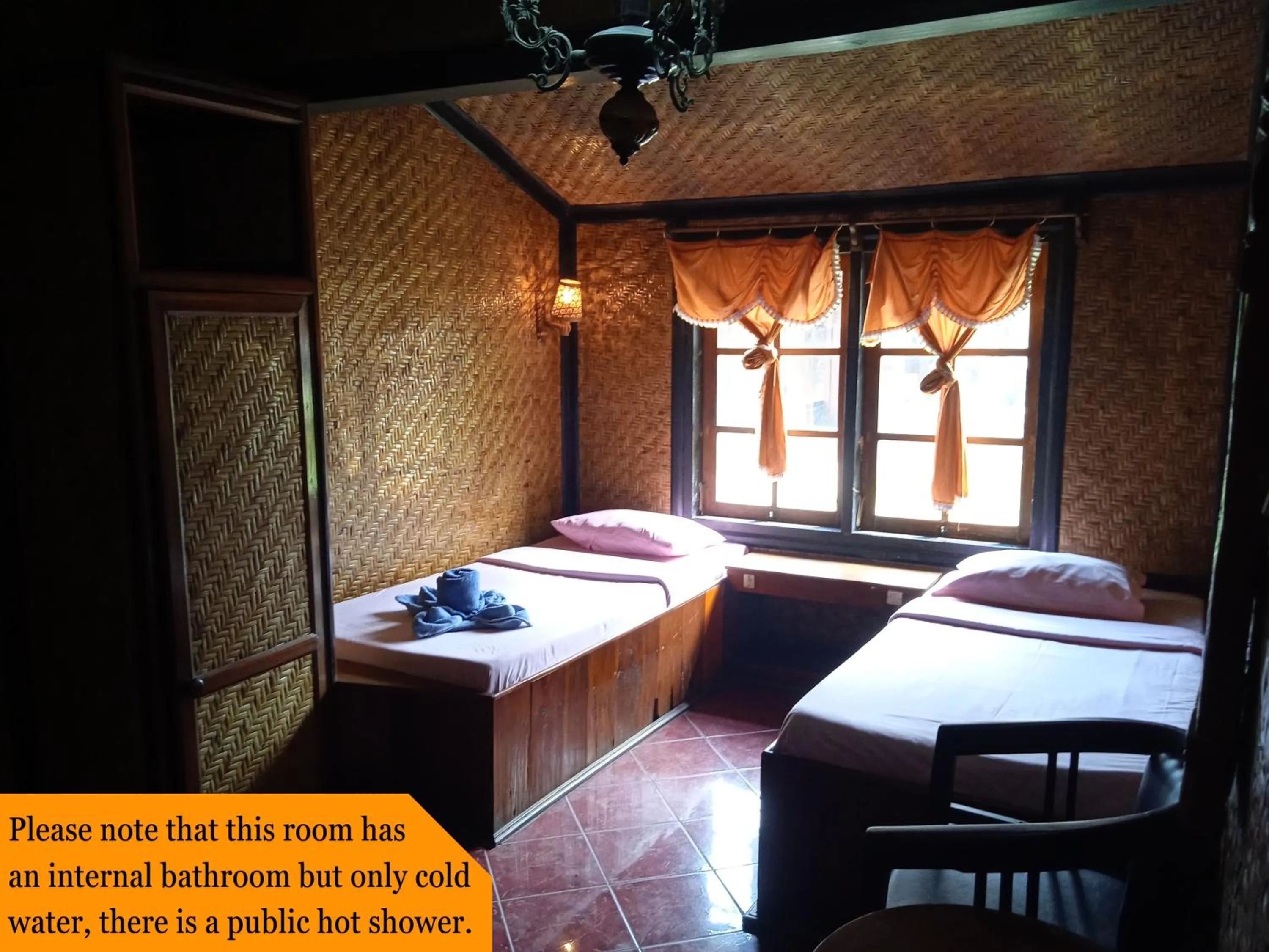 Bed in Yoschi's Hotel Bromo