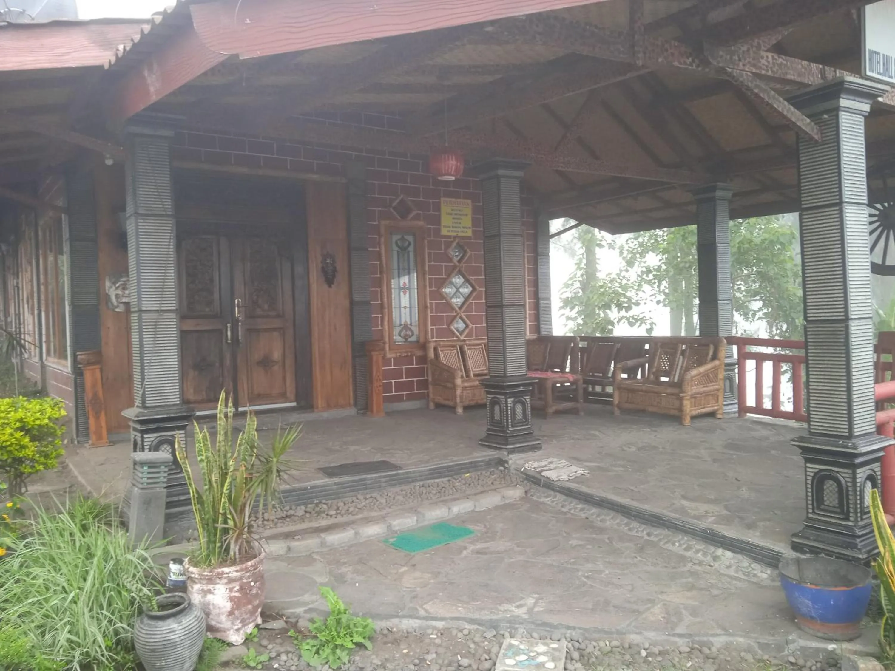 Patio in Yoschi's Hotel Bromo