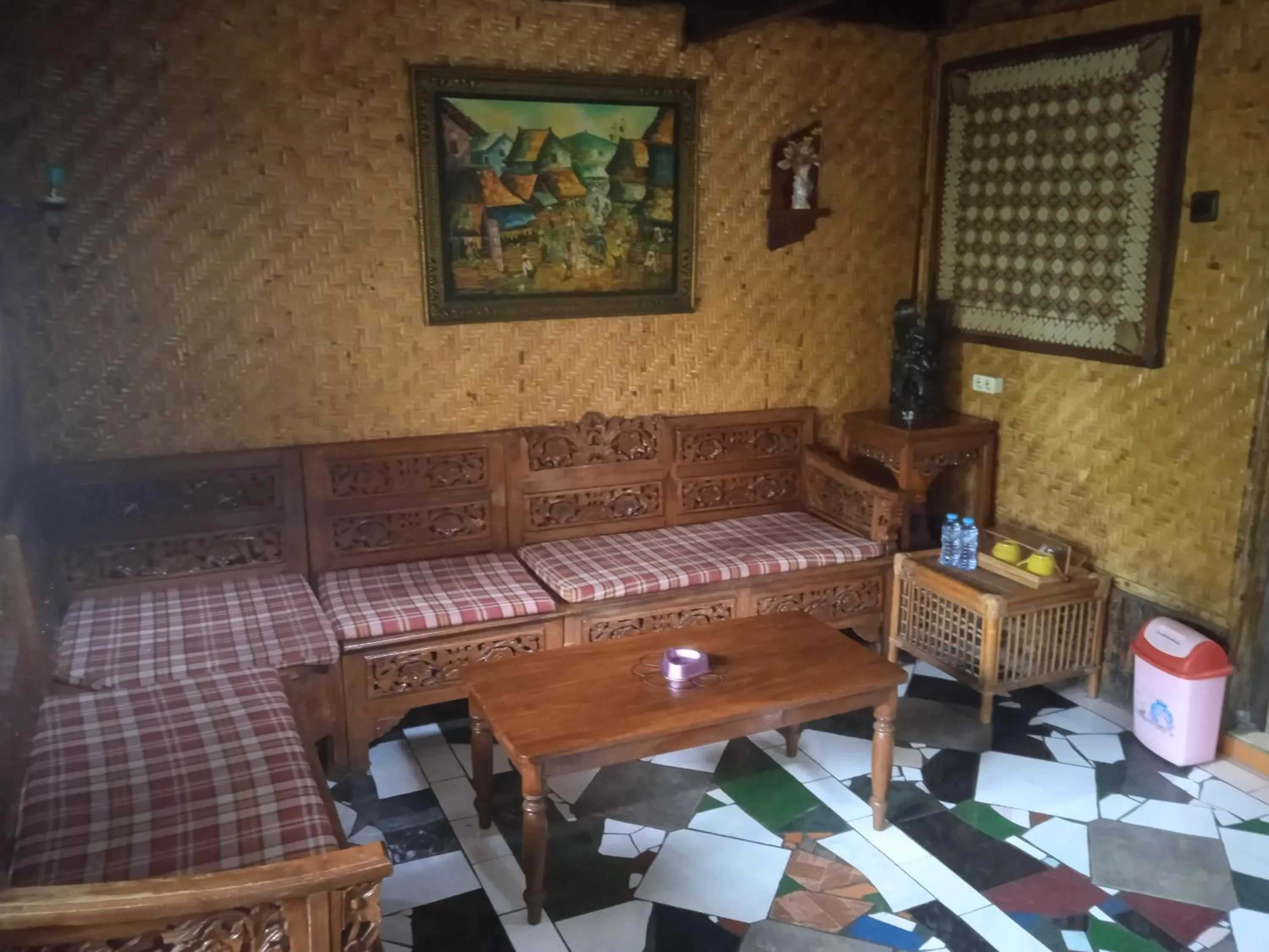 Living room in Yoschi's Hotel Bromo