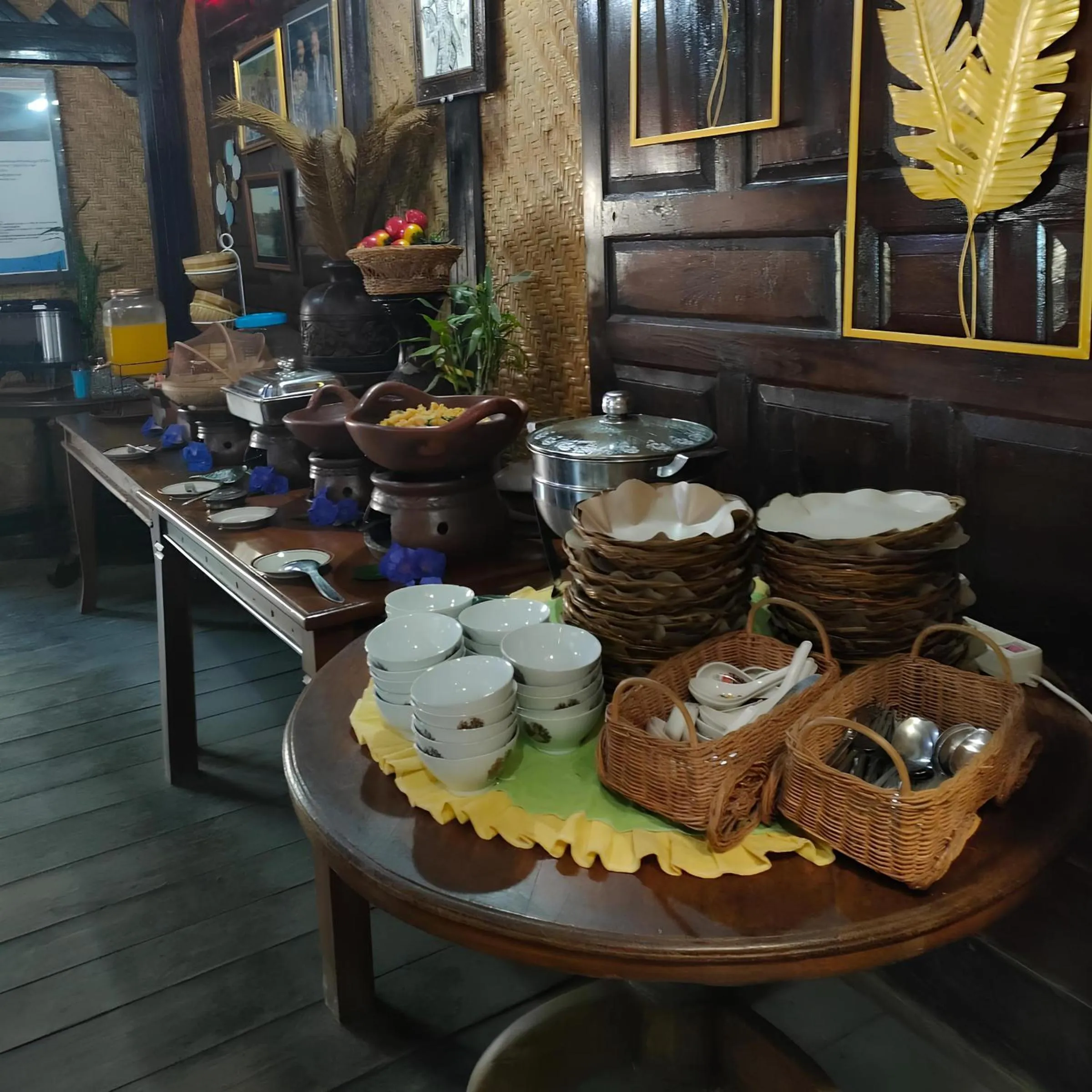 Food and drinks in Yoschi's Hotel Bromo