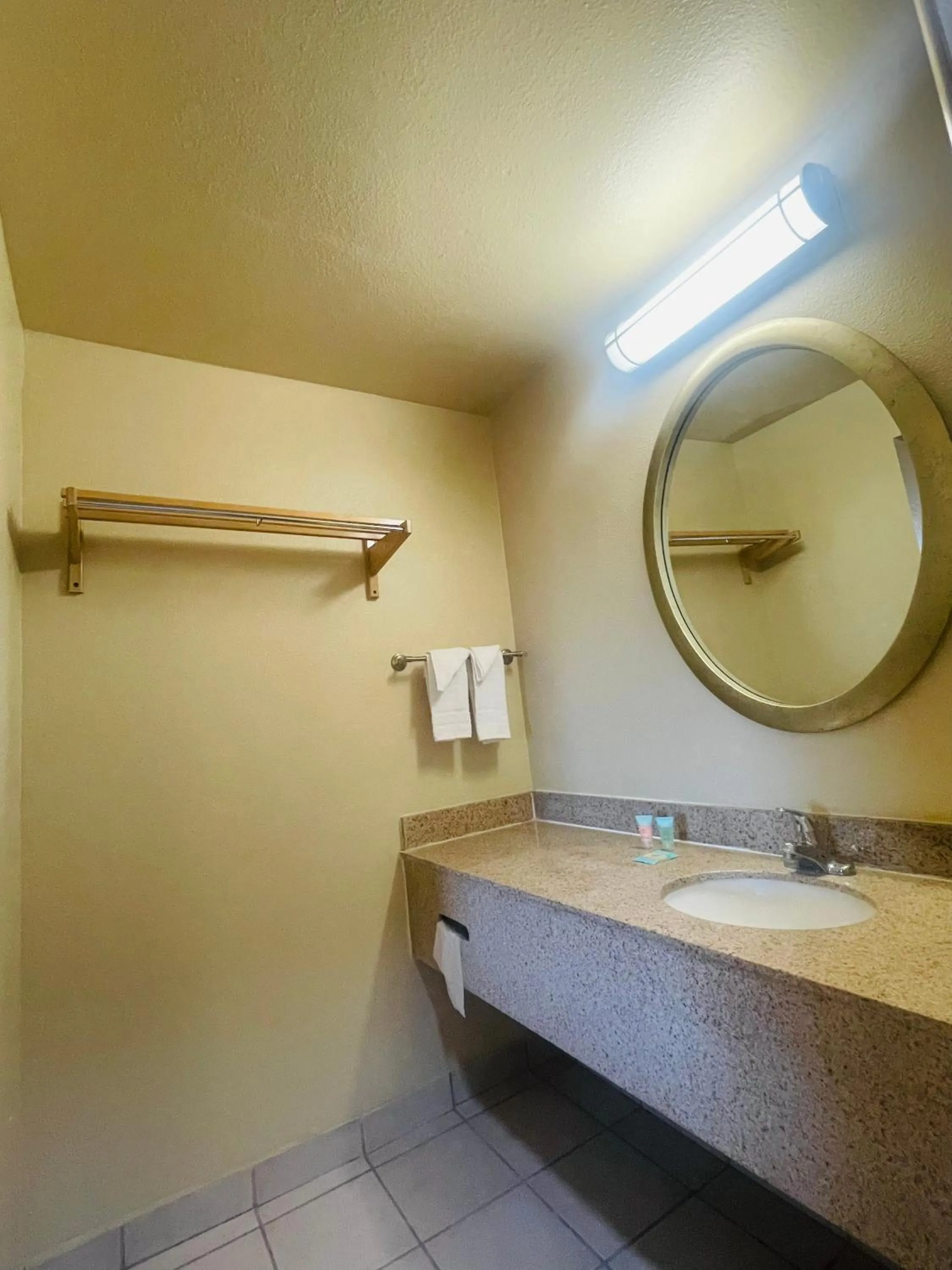 Bathroom in Happy Smart Inn I-10 Eloy and Casa Grande