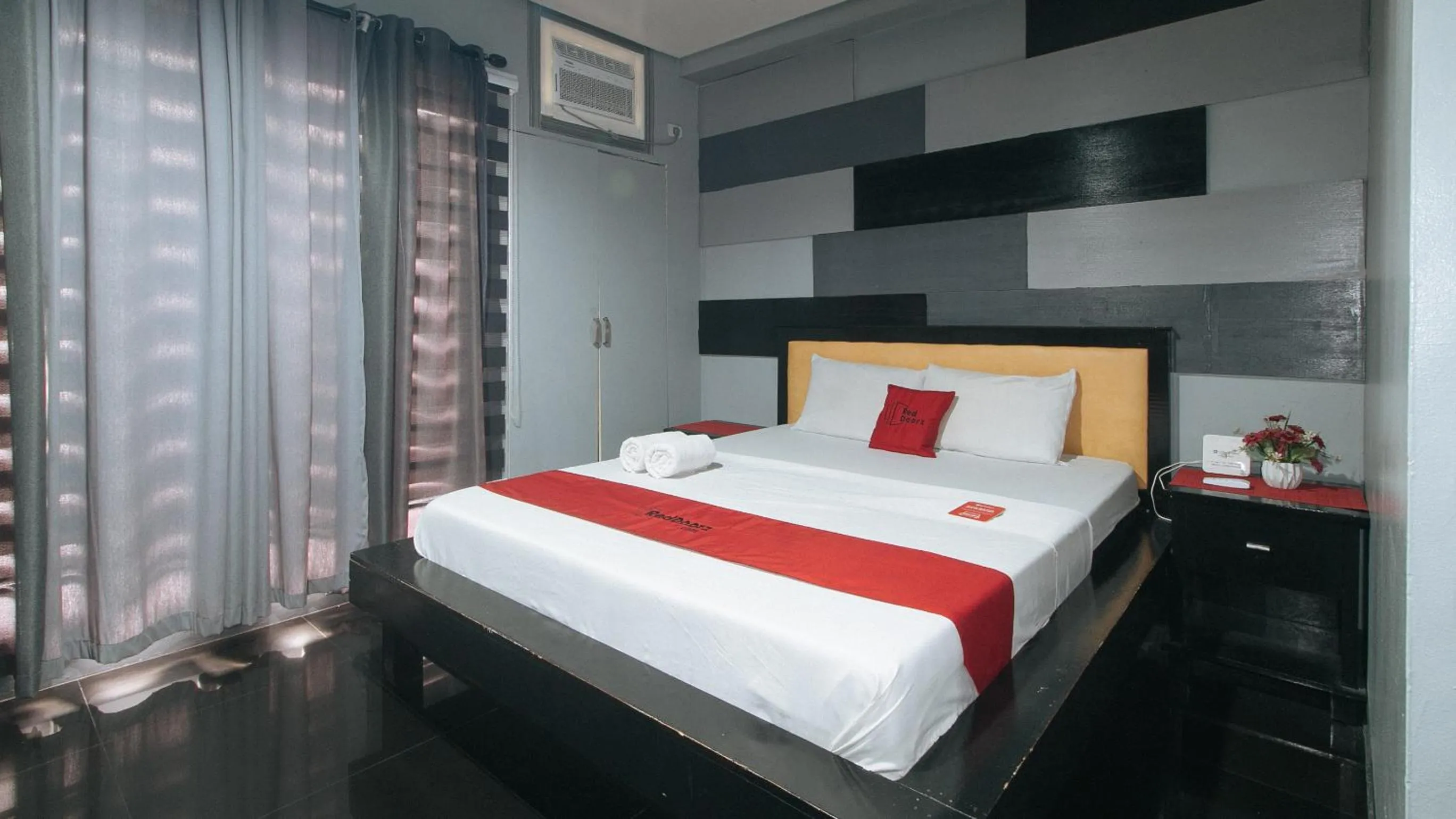 Bed in RedDoorz at TJMG by Bel Air Polaris Makati