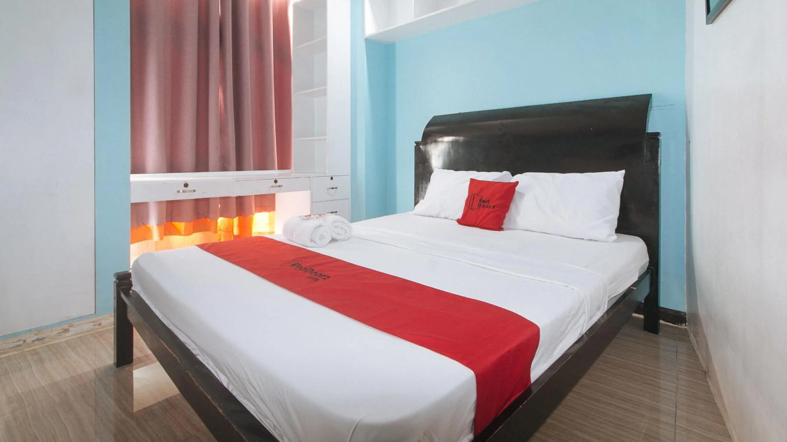 Bed in RedDoorz at TJMG by Bel Air Polaris Makati