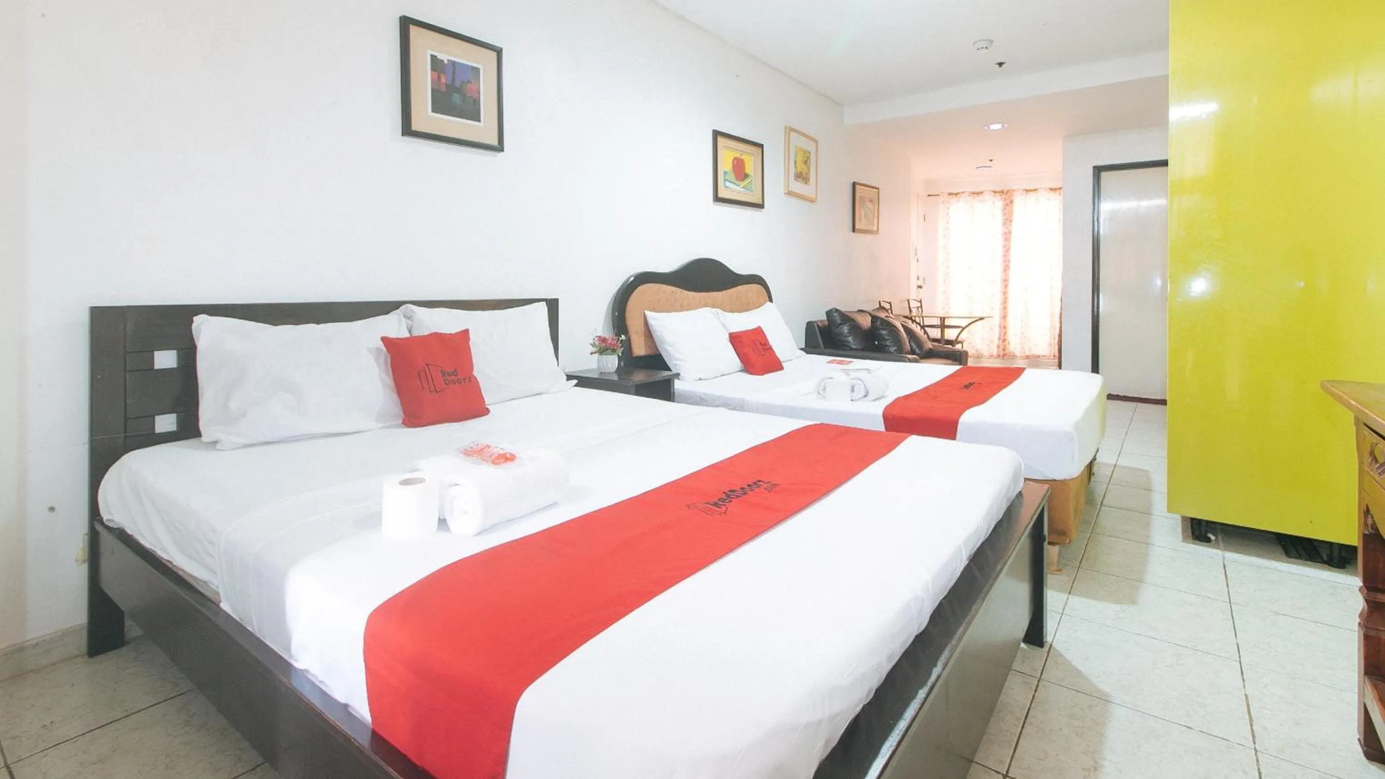 Bed in RedDoorz at TJMG by Bel Air Polaris Makati