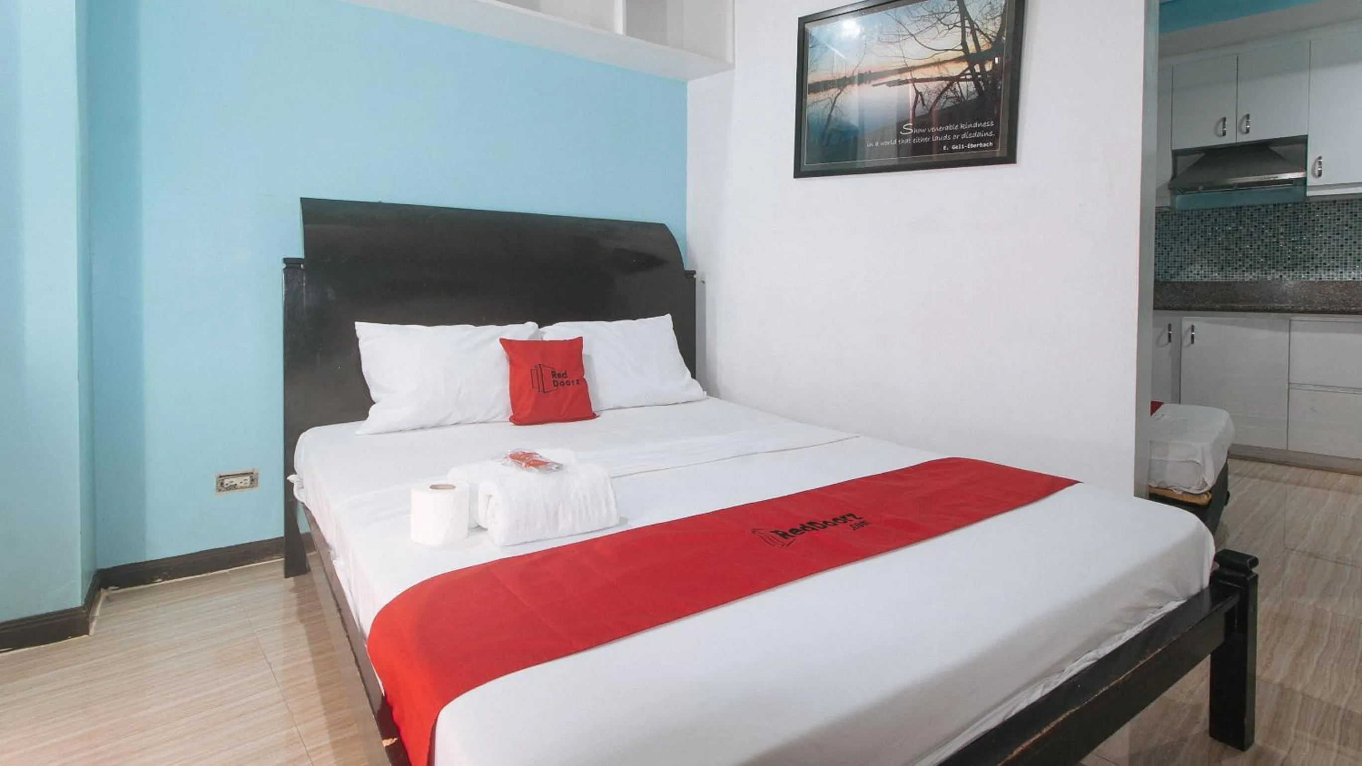 Bed in RedDoorz at TJMG by Bel Air Polaris Makati