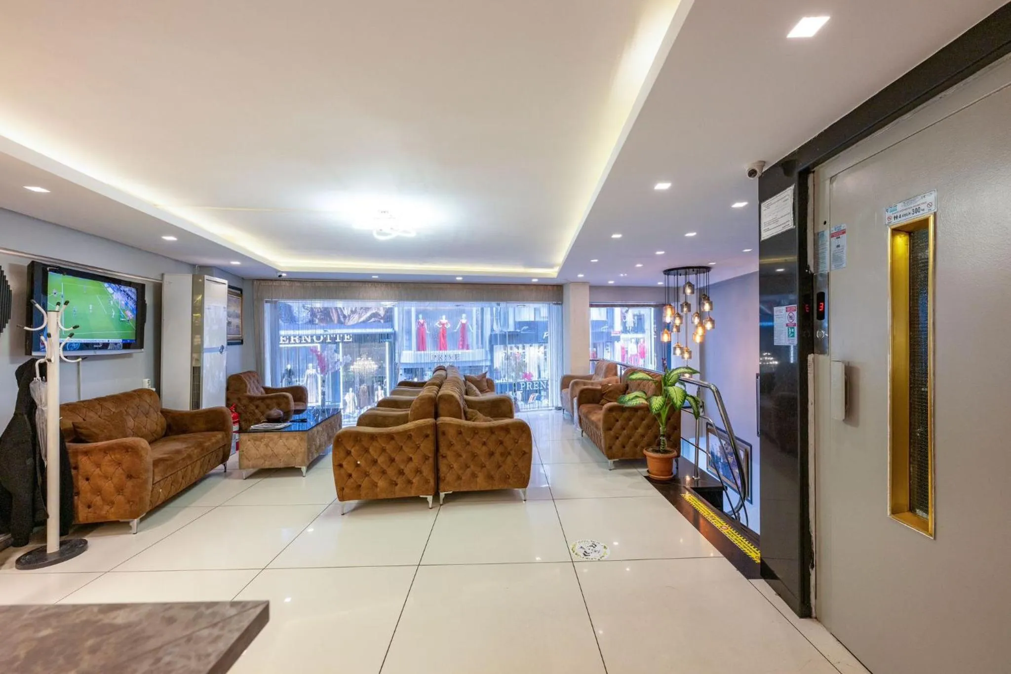 Communal lounge/ TV room in Saray Boutique Hotel Laleli