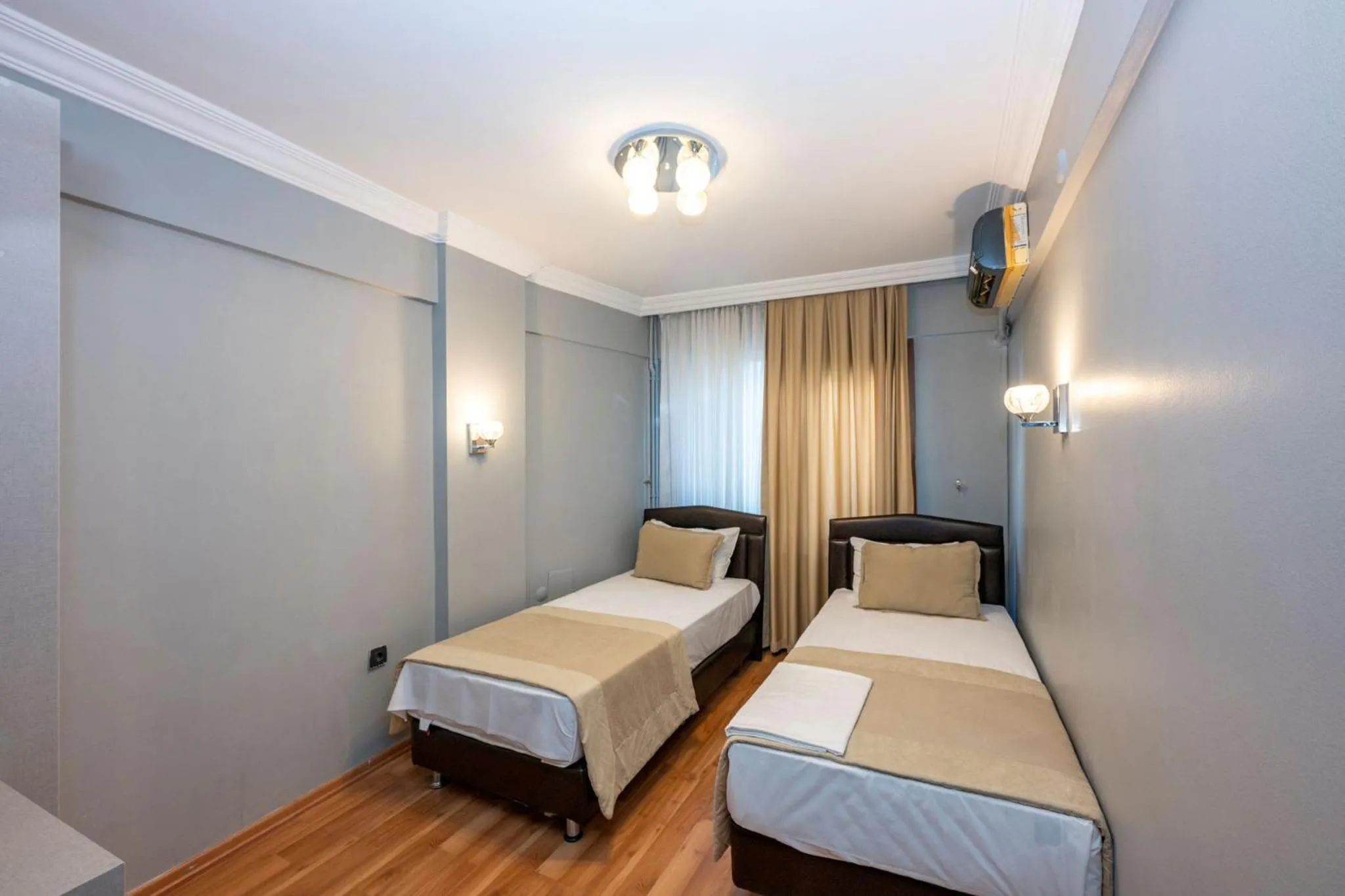 Photo of the whole room, Bed in Saray Boutique Hotel Laleli