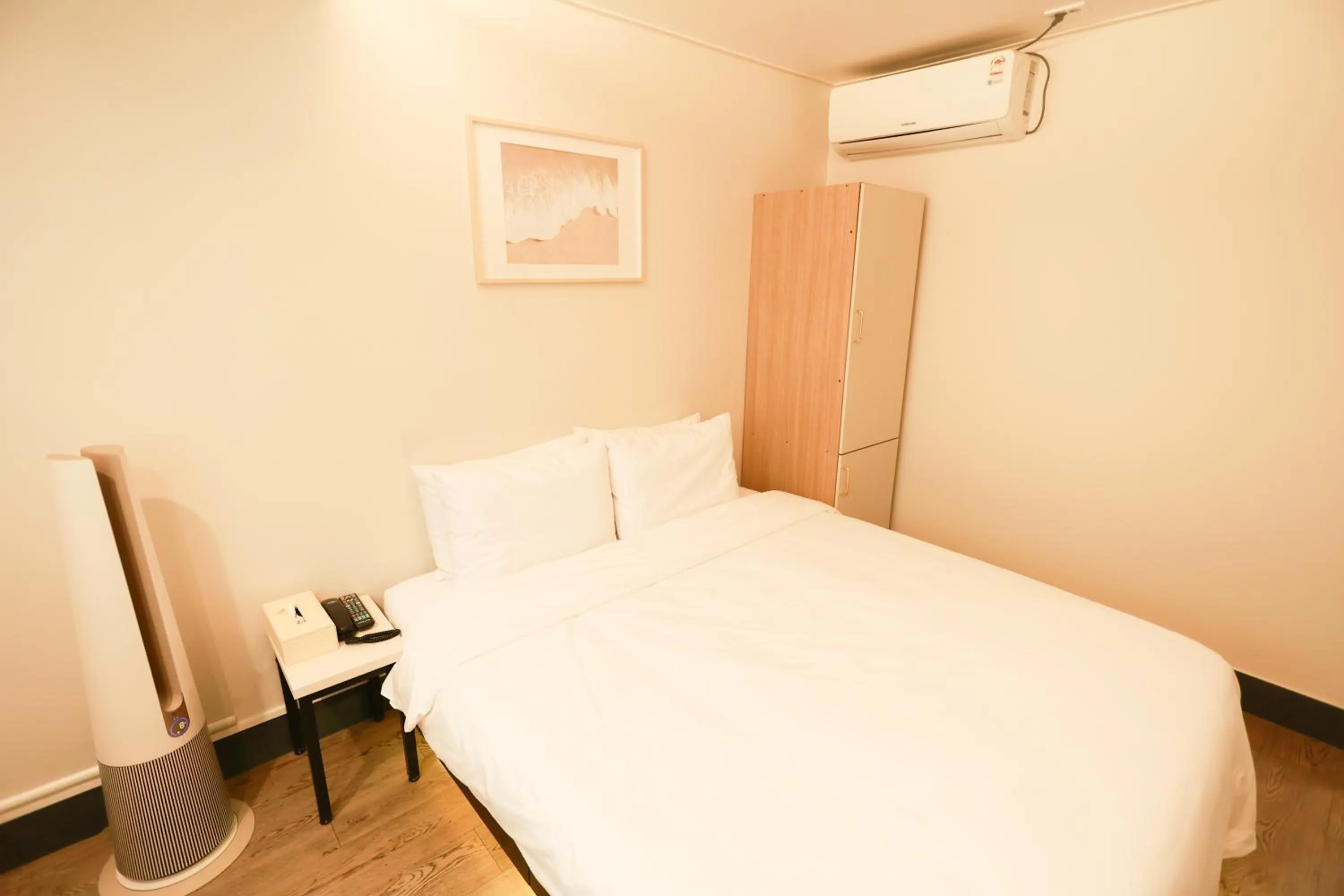 Bed in Hotel Myeongji