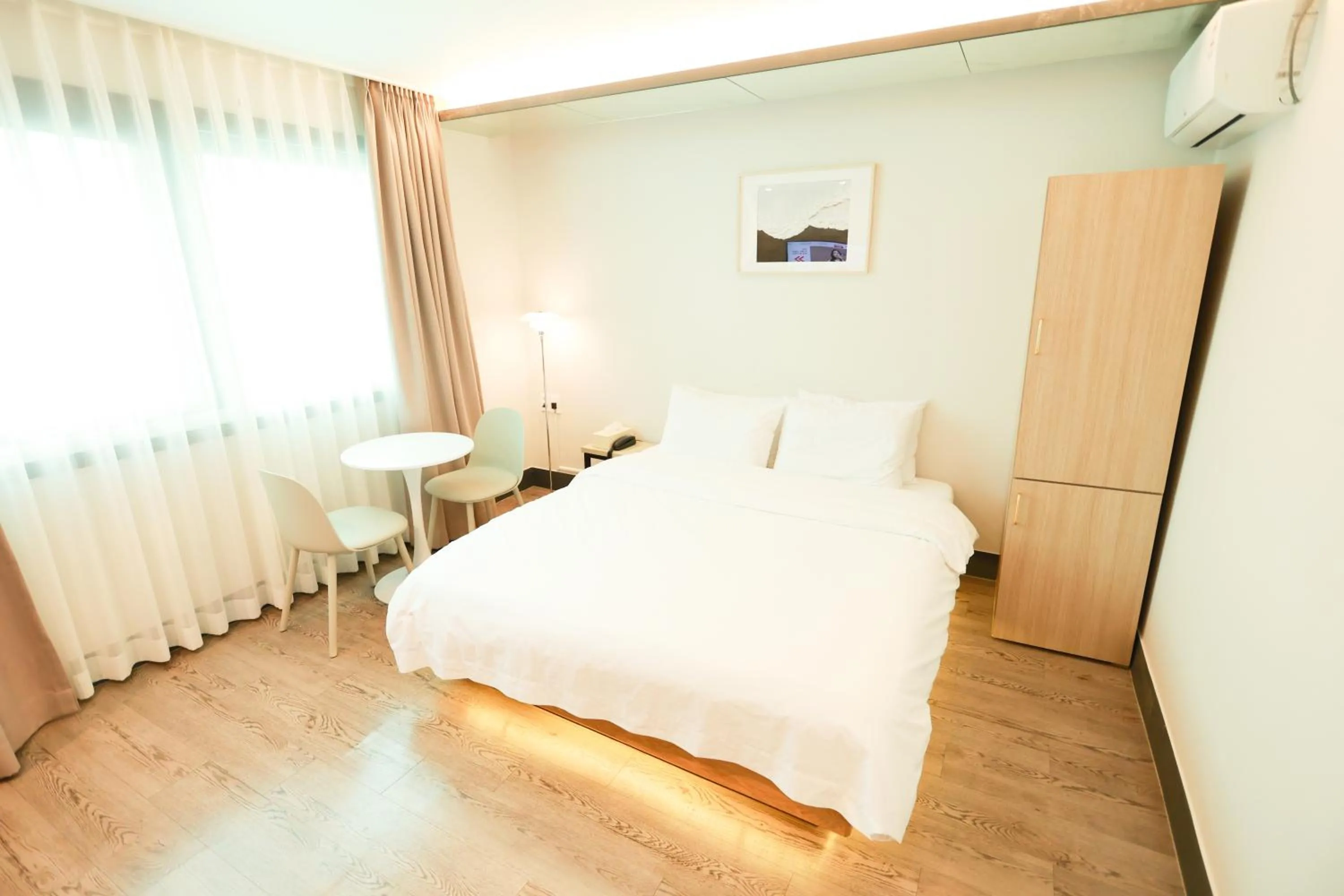 Bed in Hotel Myeongji