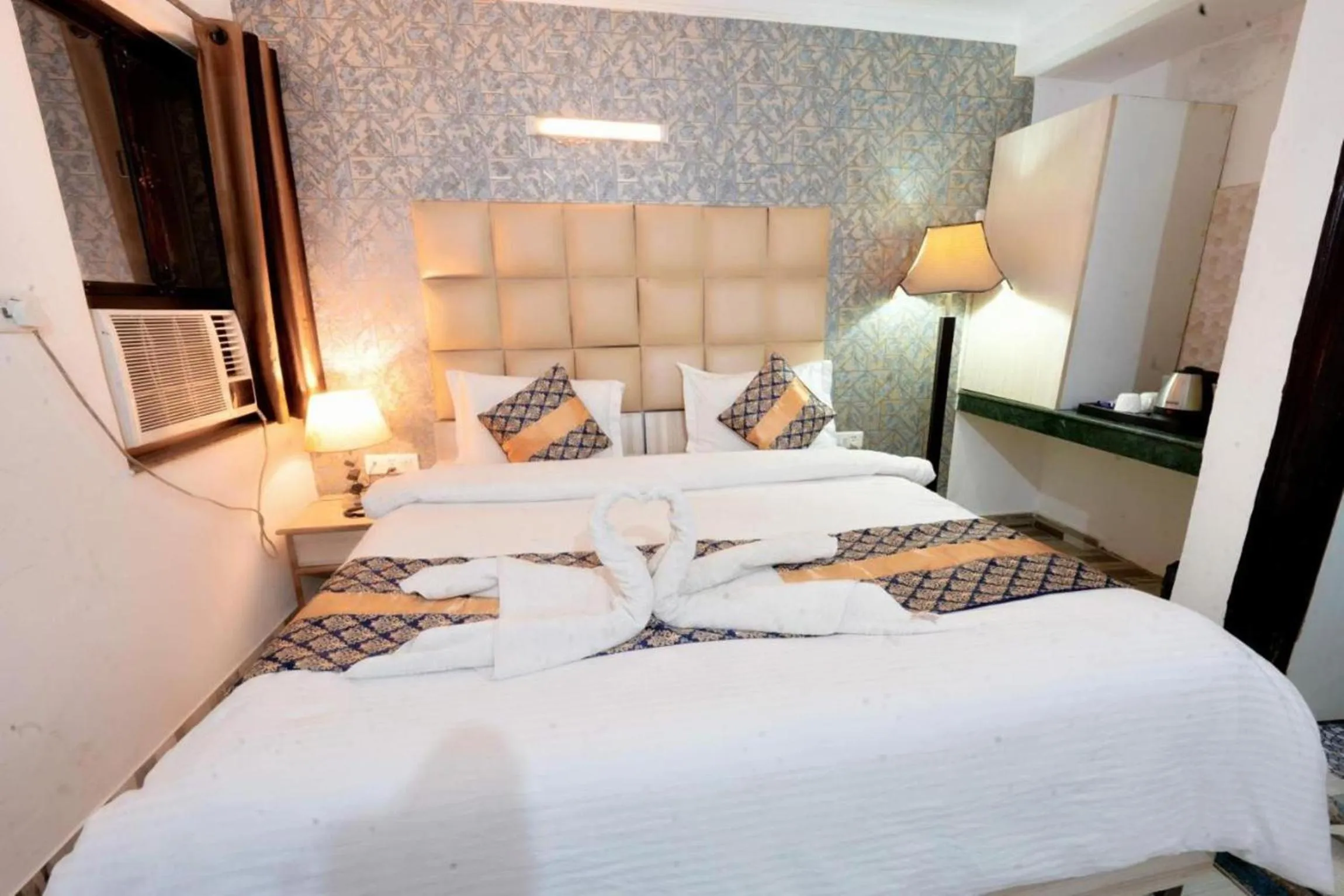 Photo of the whole room, Bed in Hotel Clink New Delhi Airport