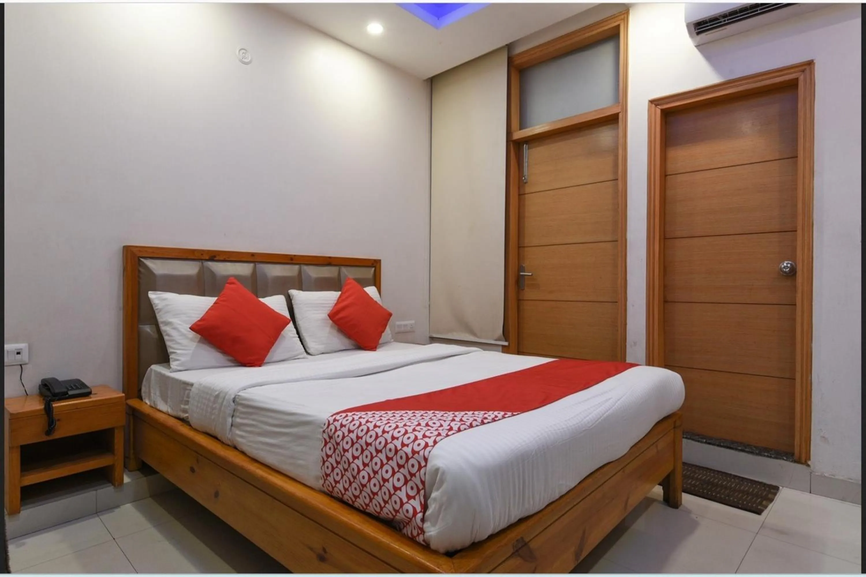 Bed in Hotel Clink New Delhi Airport