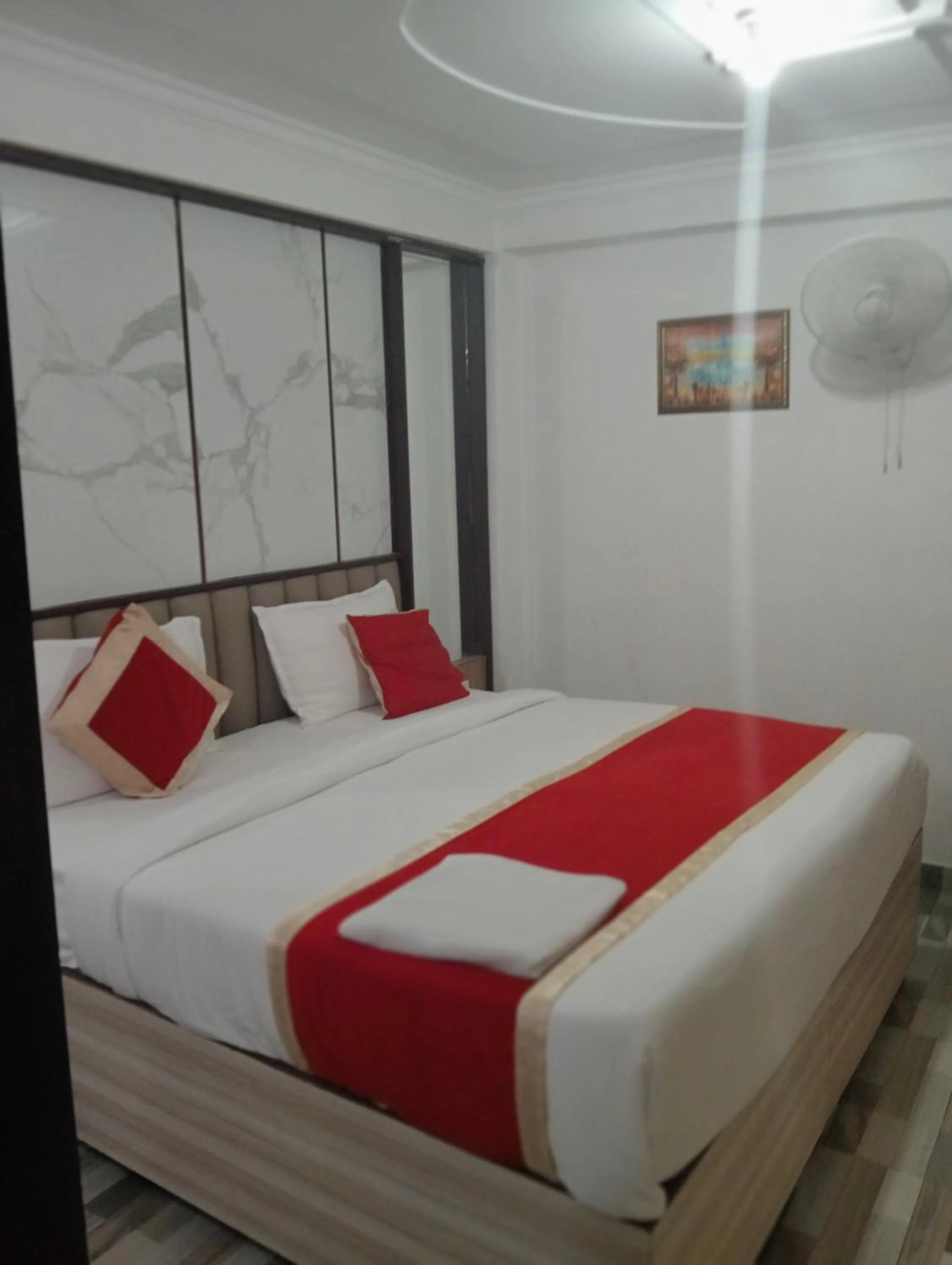 Bedroom, Bed in Hotel Clink New Delhi Airport